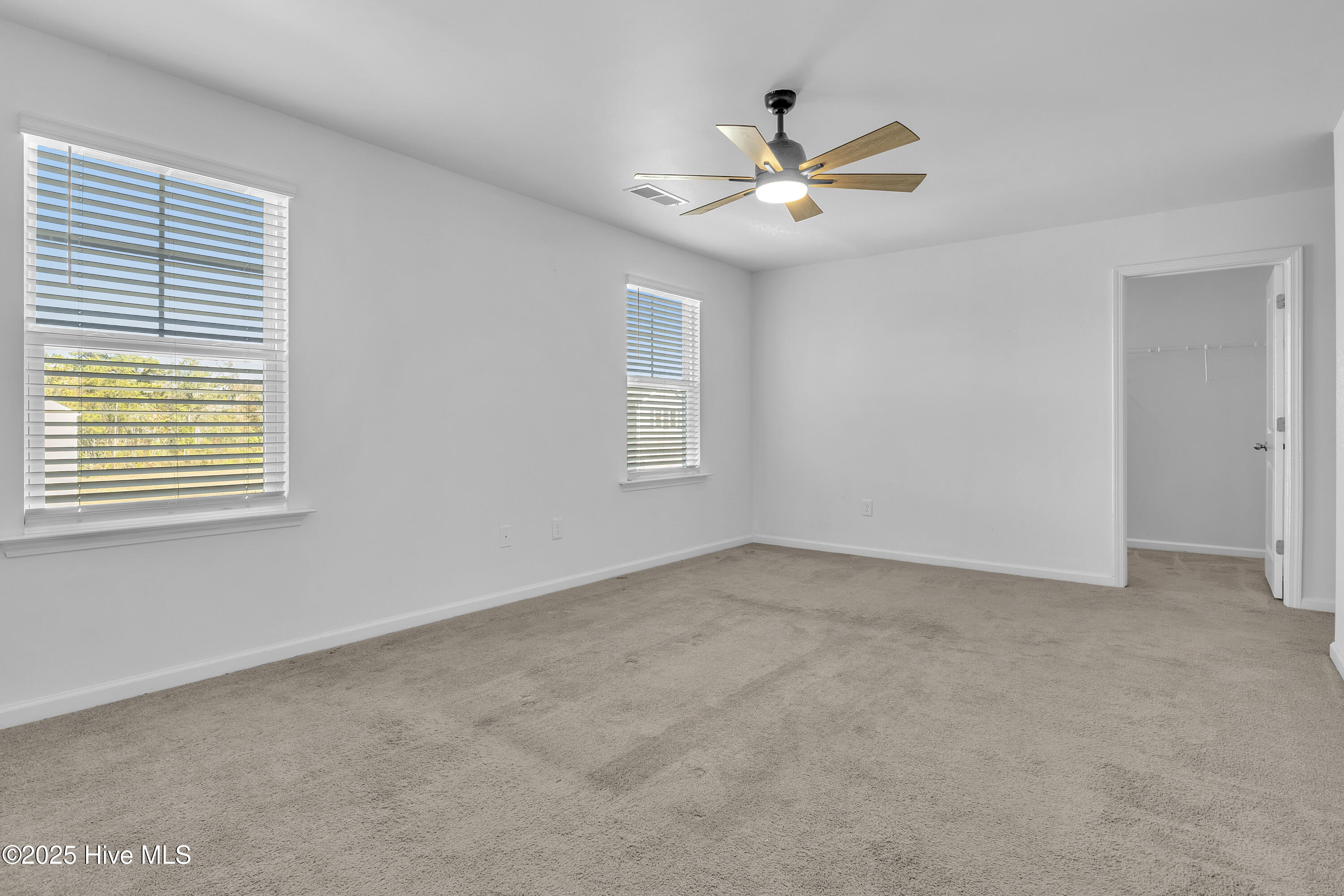 100540789 | Photo 35