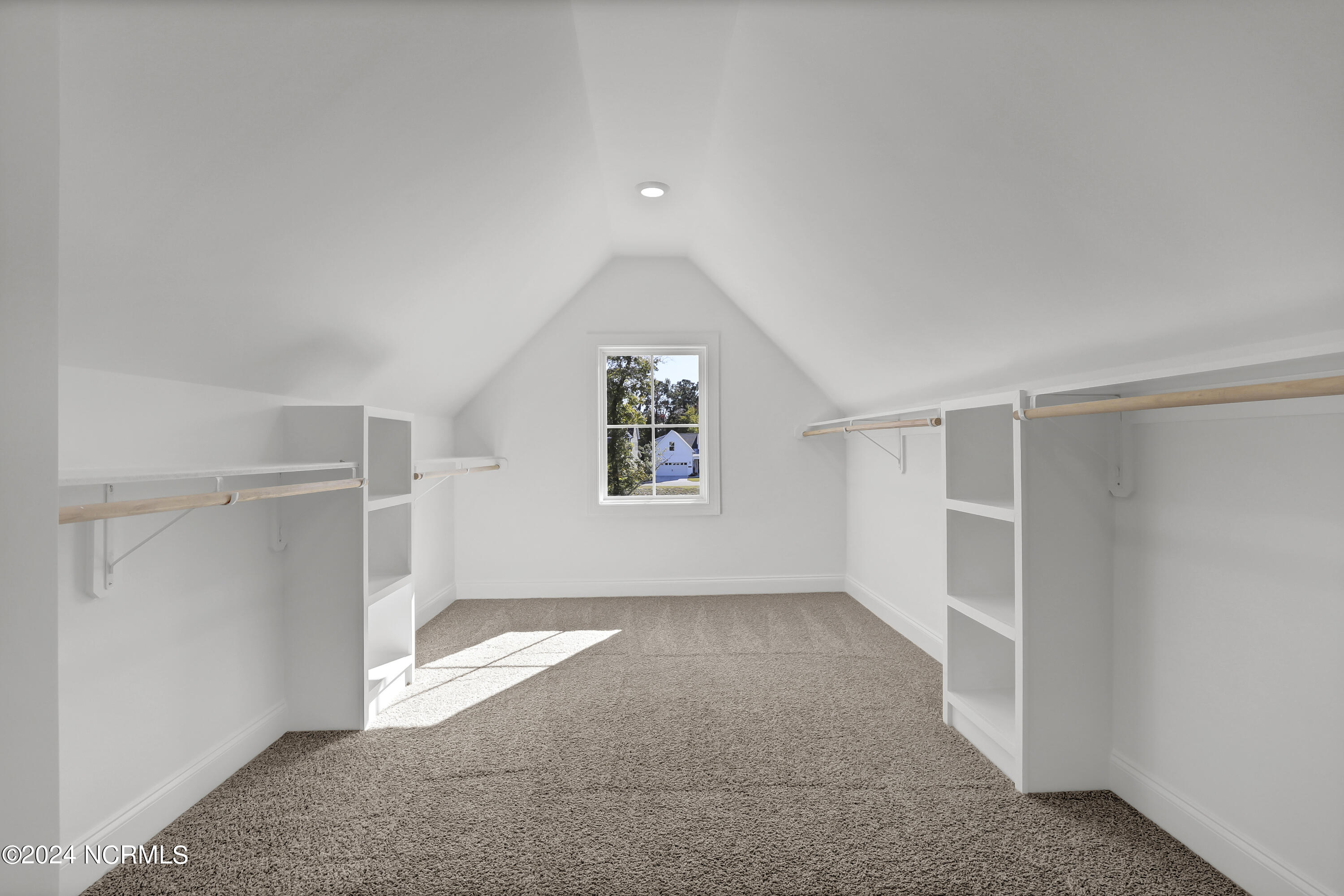 100457688 | Photo 21