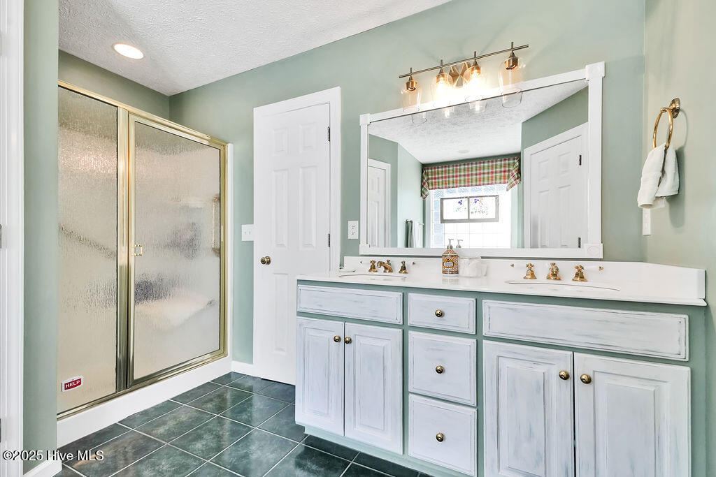 100541437 | Photo 33