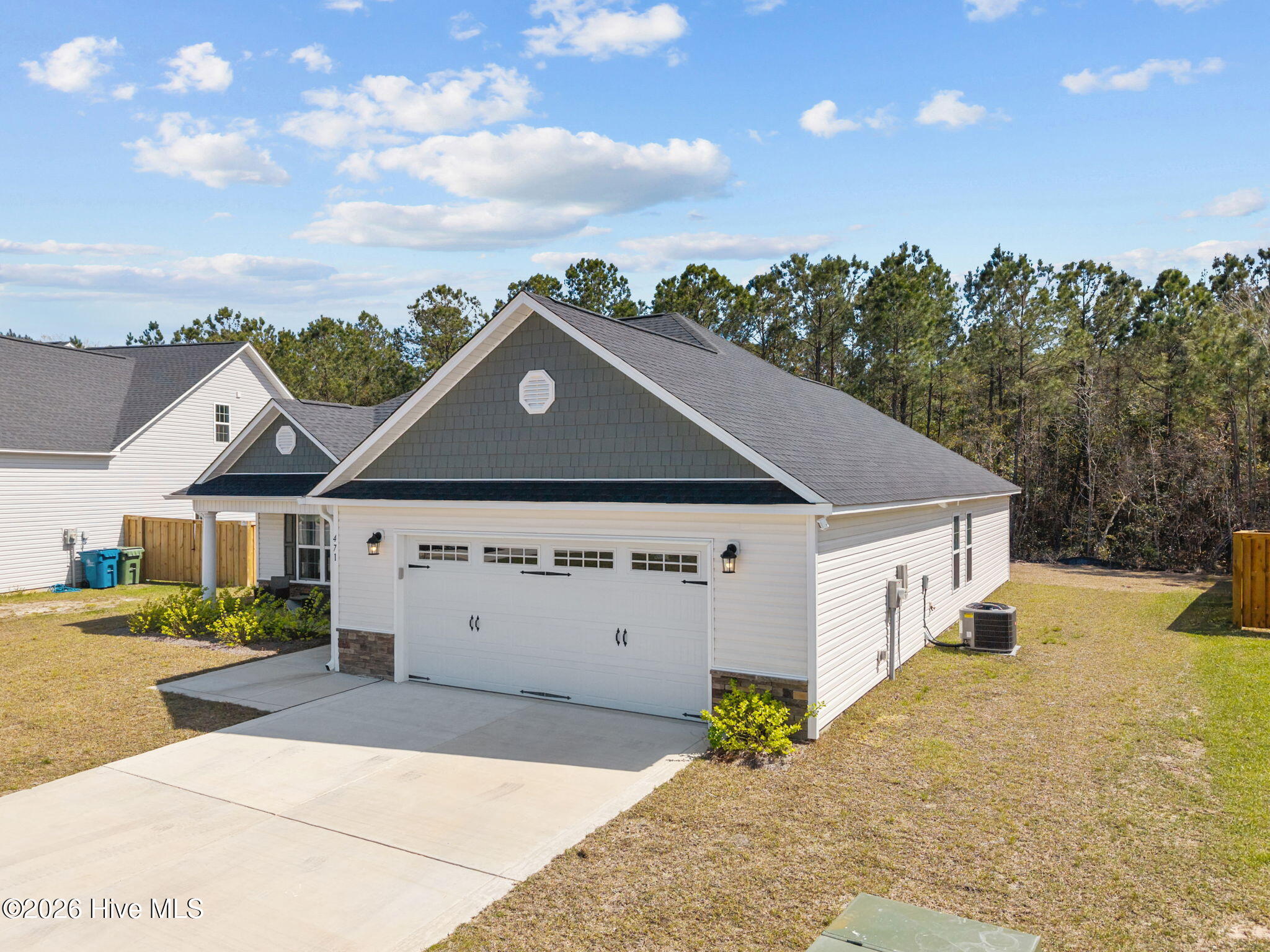 100563738 | Photo 34