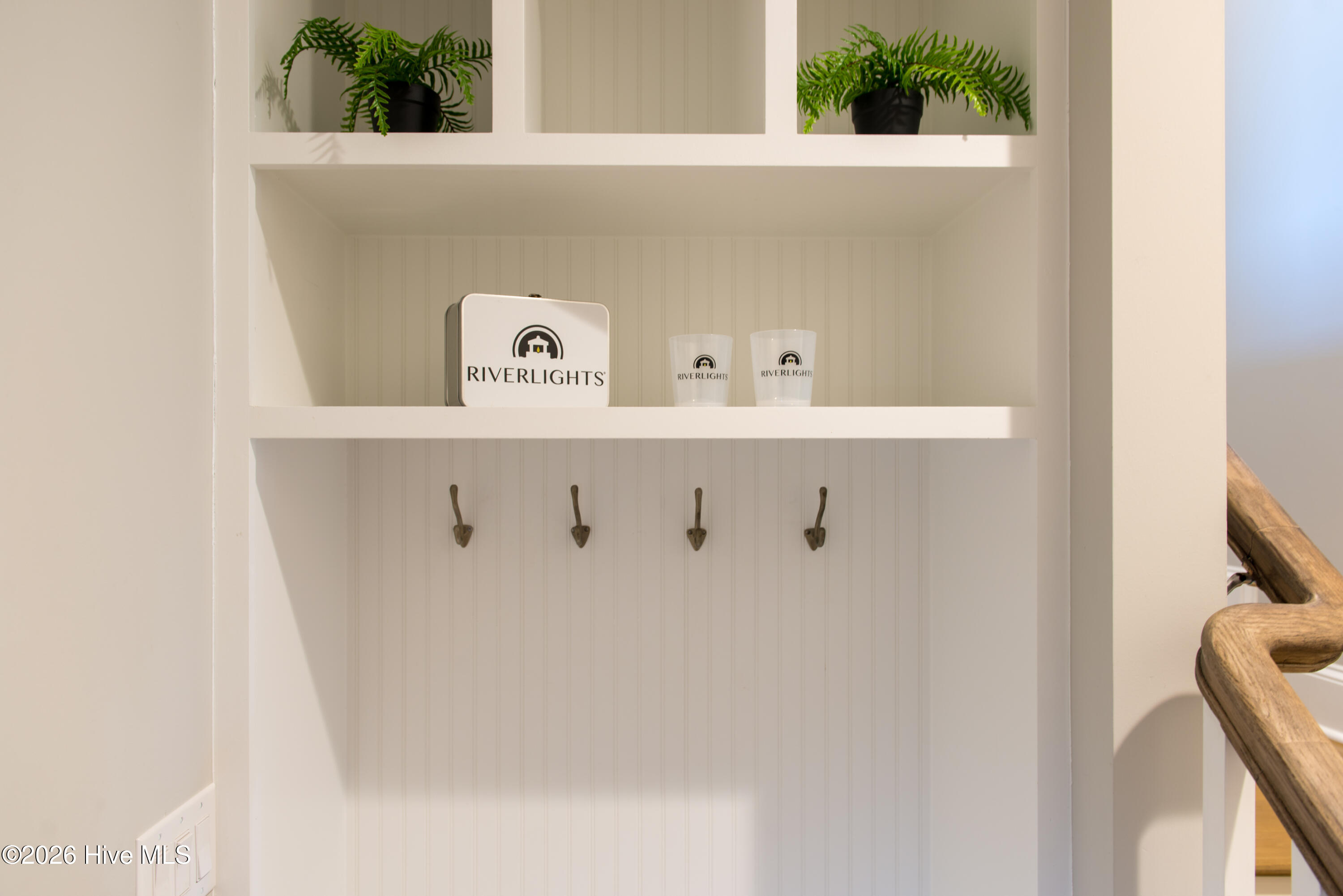 100560299 | Photo 65