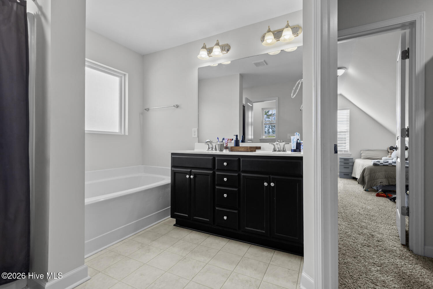 100549890 | Photo 27