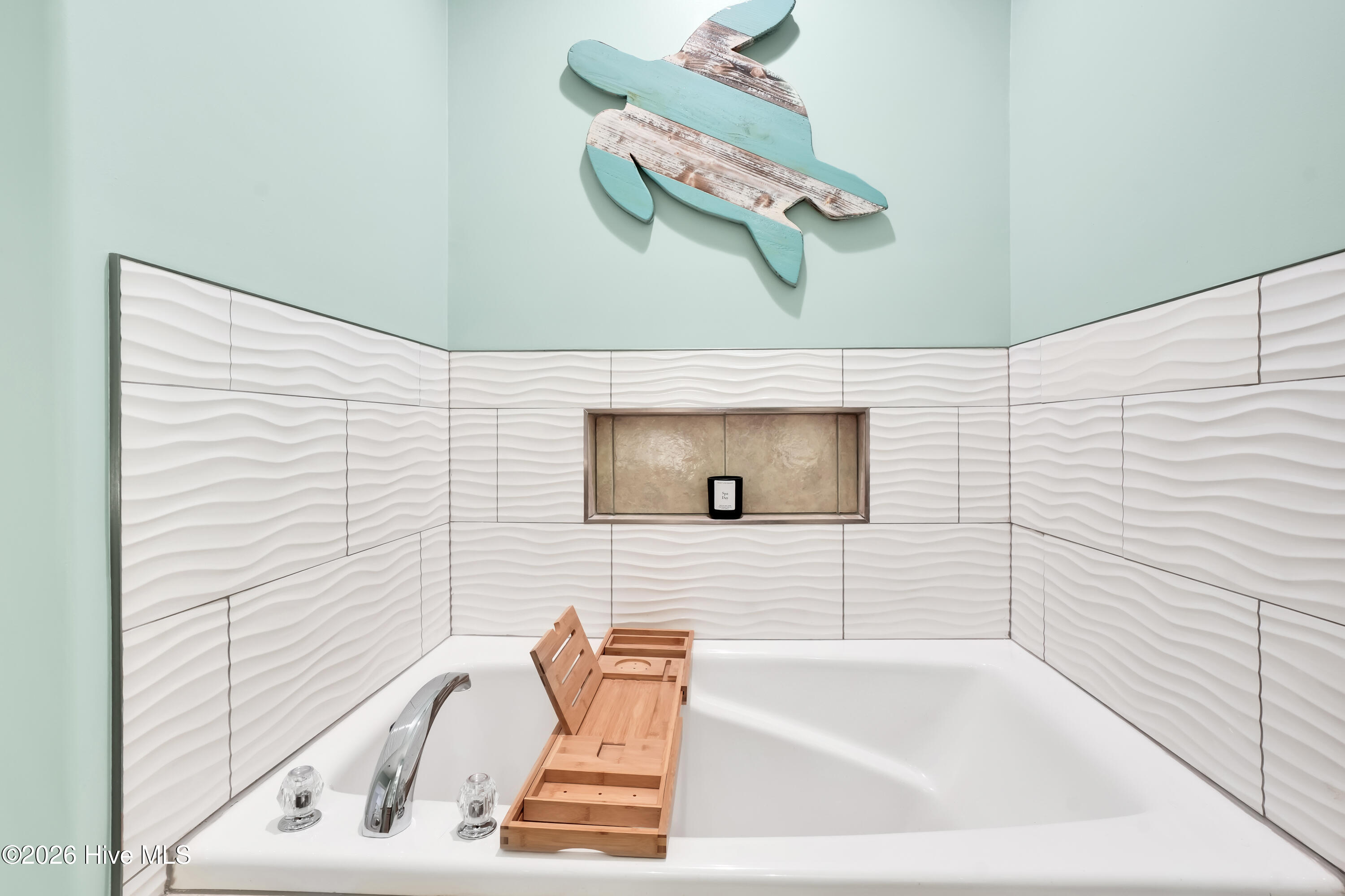 100561056 | Photo 19