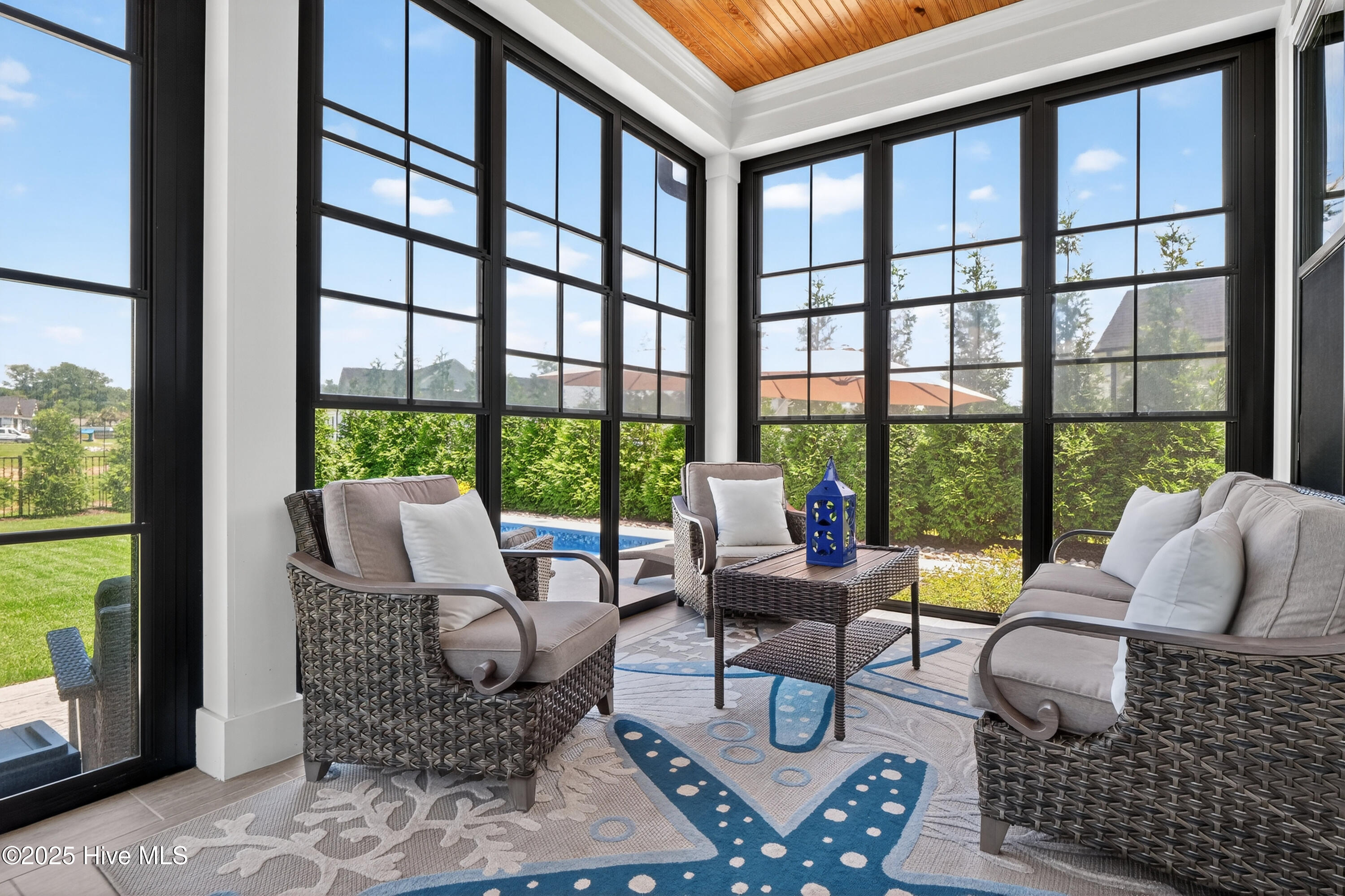 100523935 | Photo 48