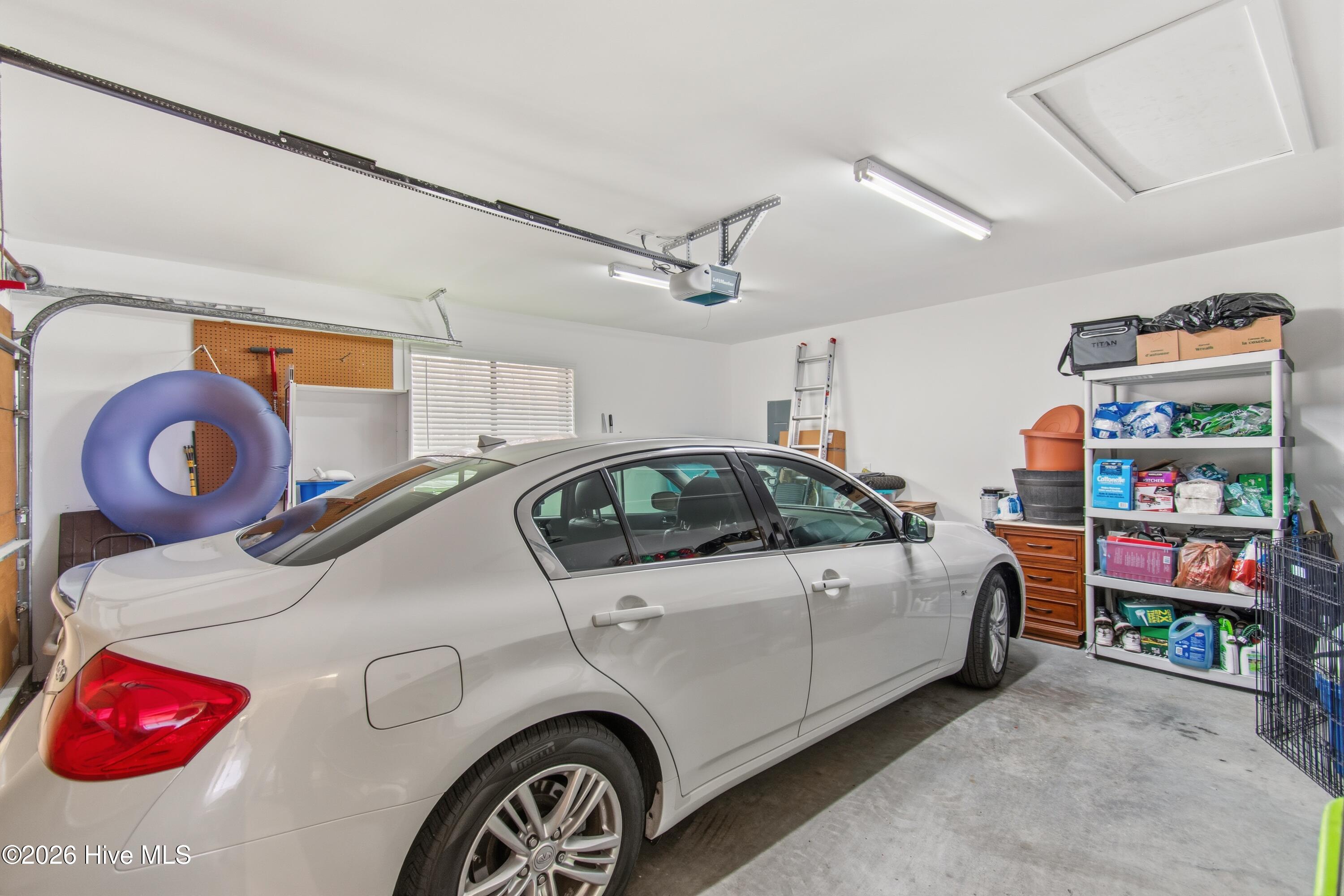 100558002 | Photo 47