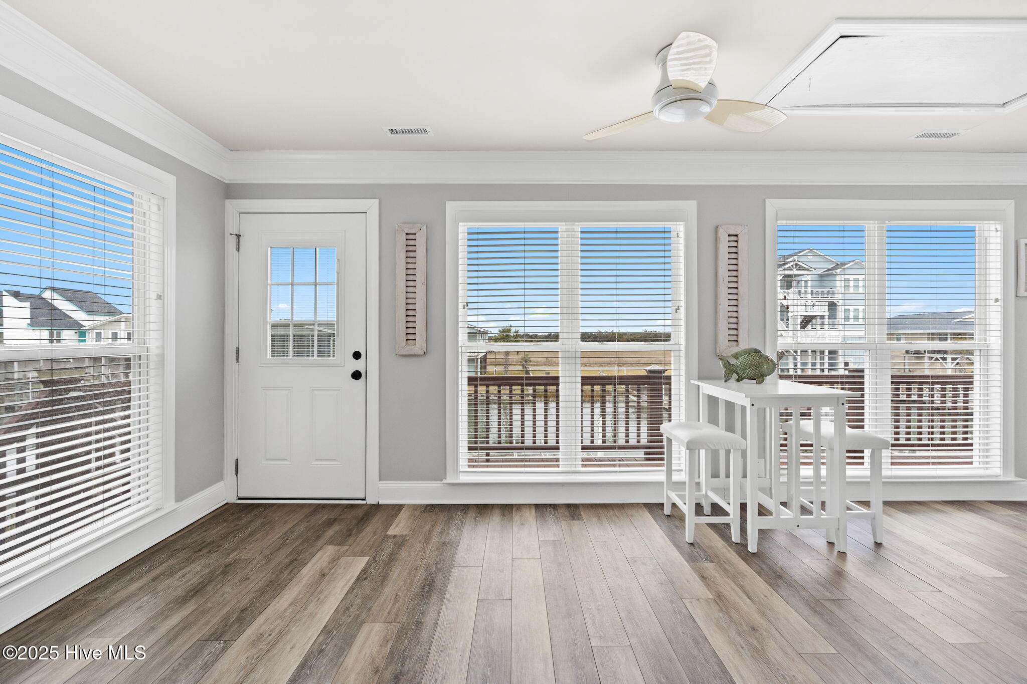 100544859 | Photo 32