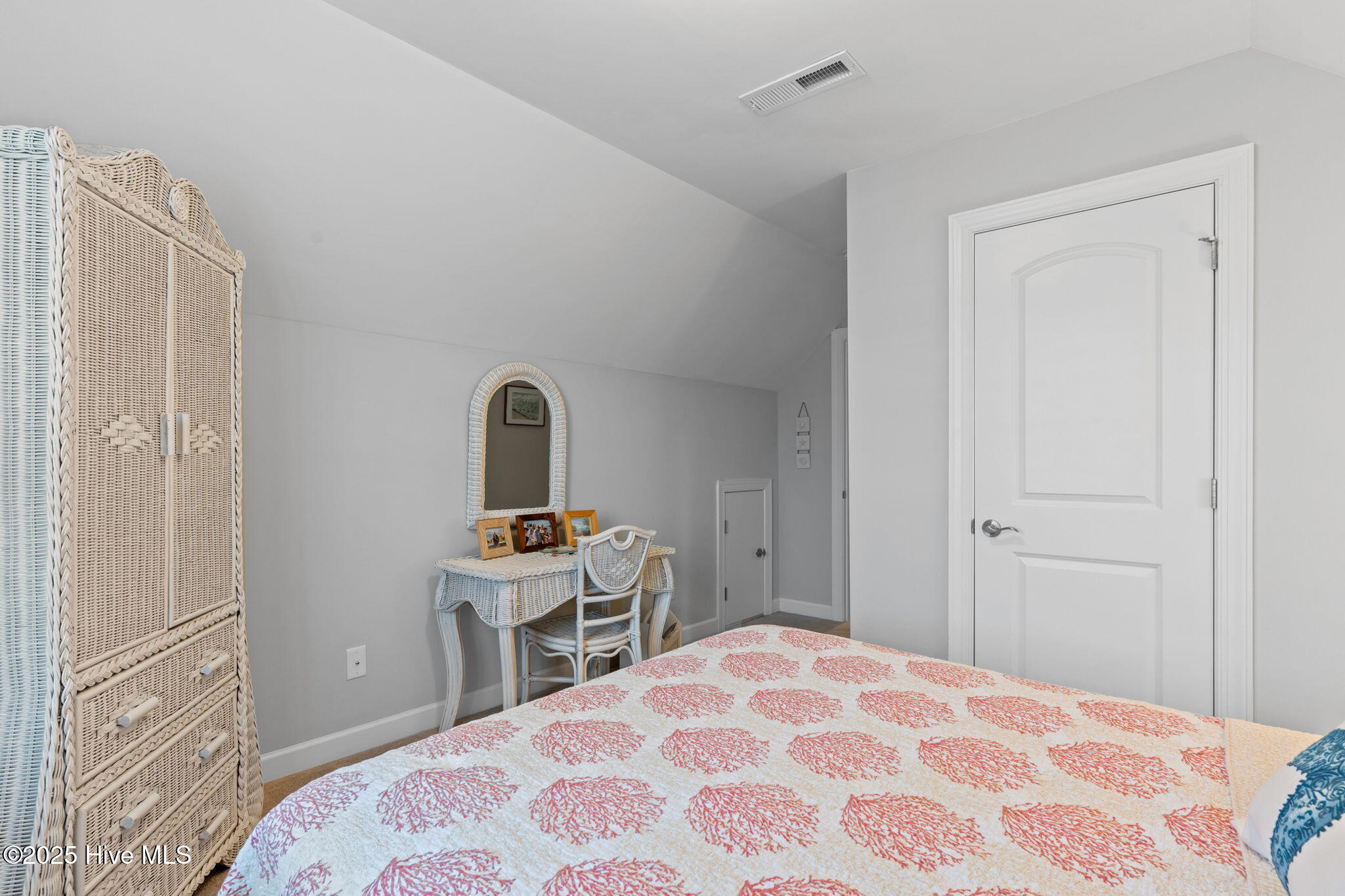 100536168 | Photo 35