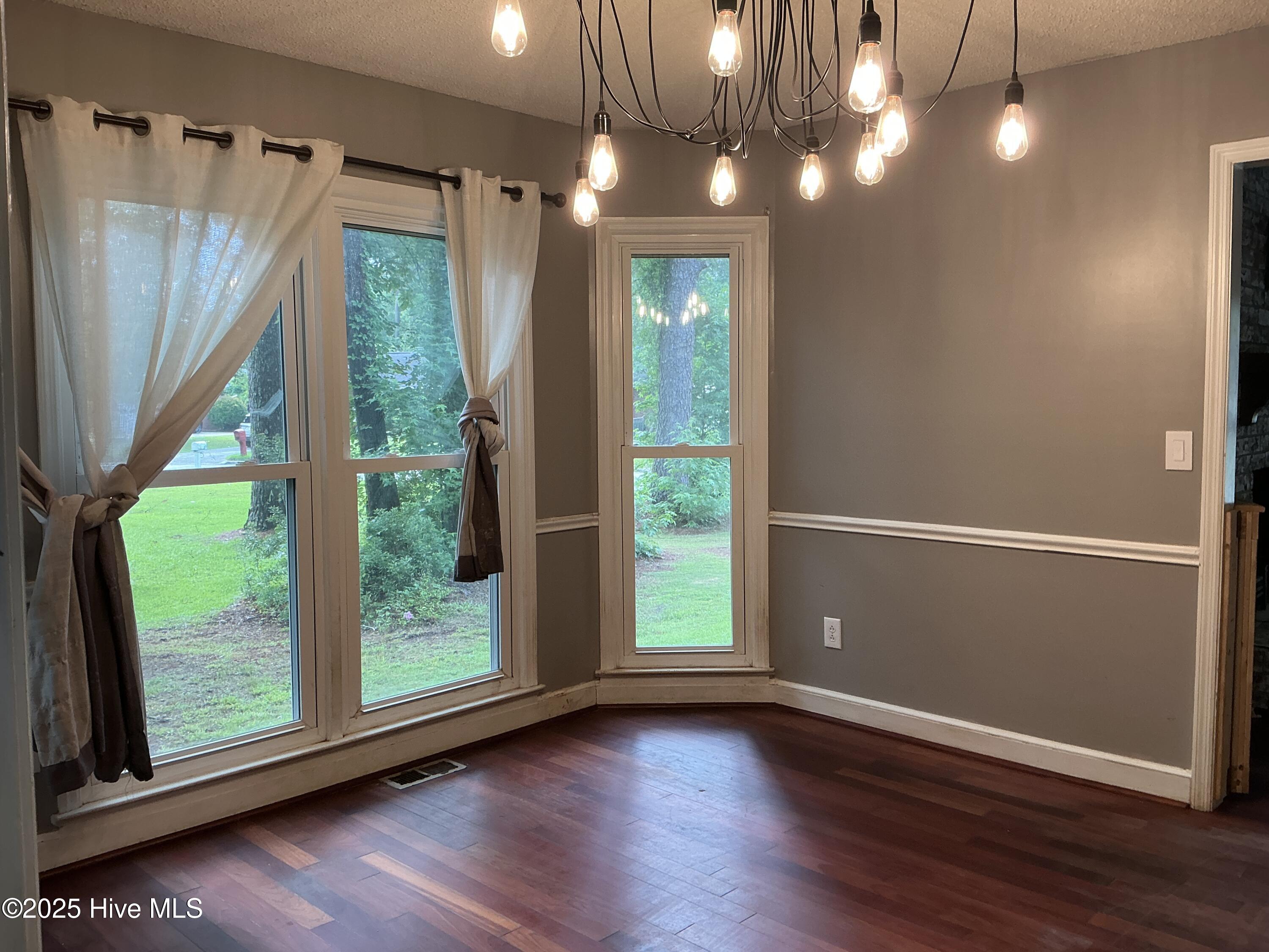 128 Robinhood Drive, Jacksonville, NC 28546 – photo 6: IMG_0934 (1)