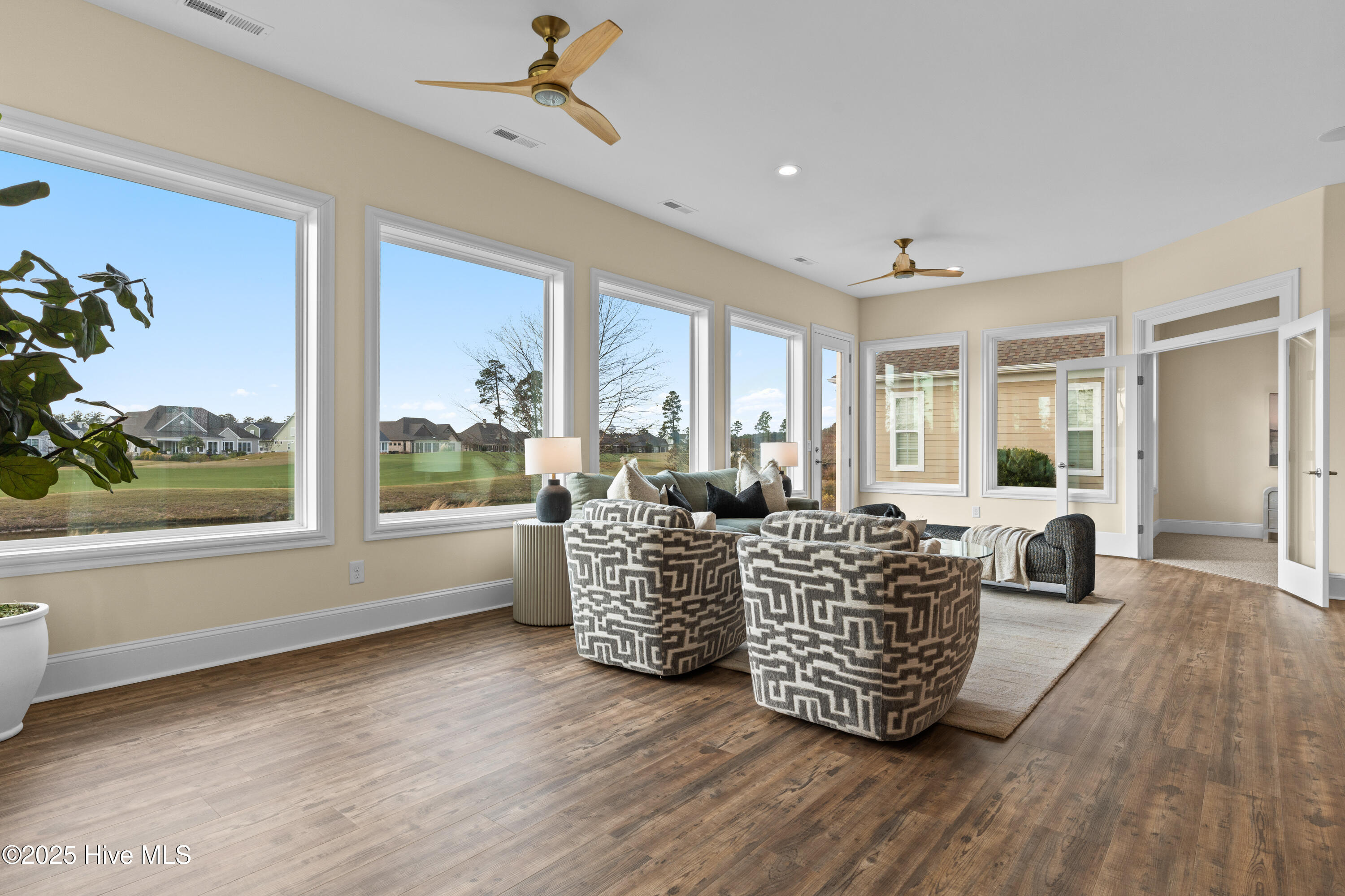 100524030 | Photo 18