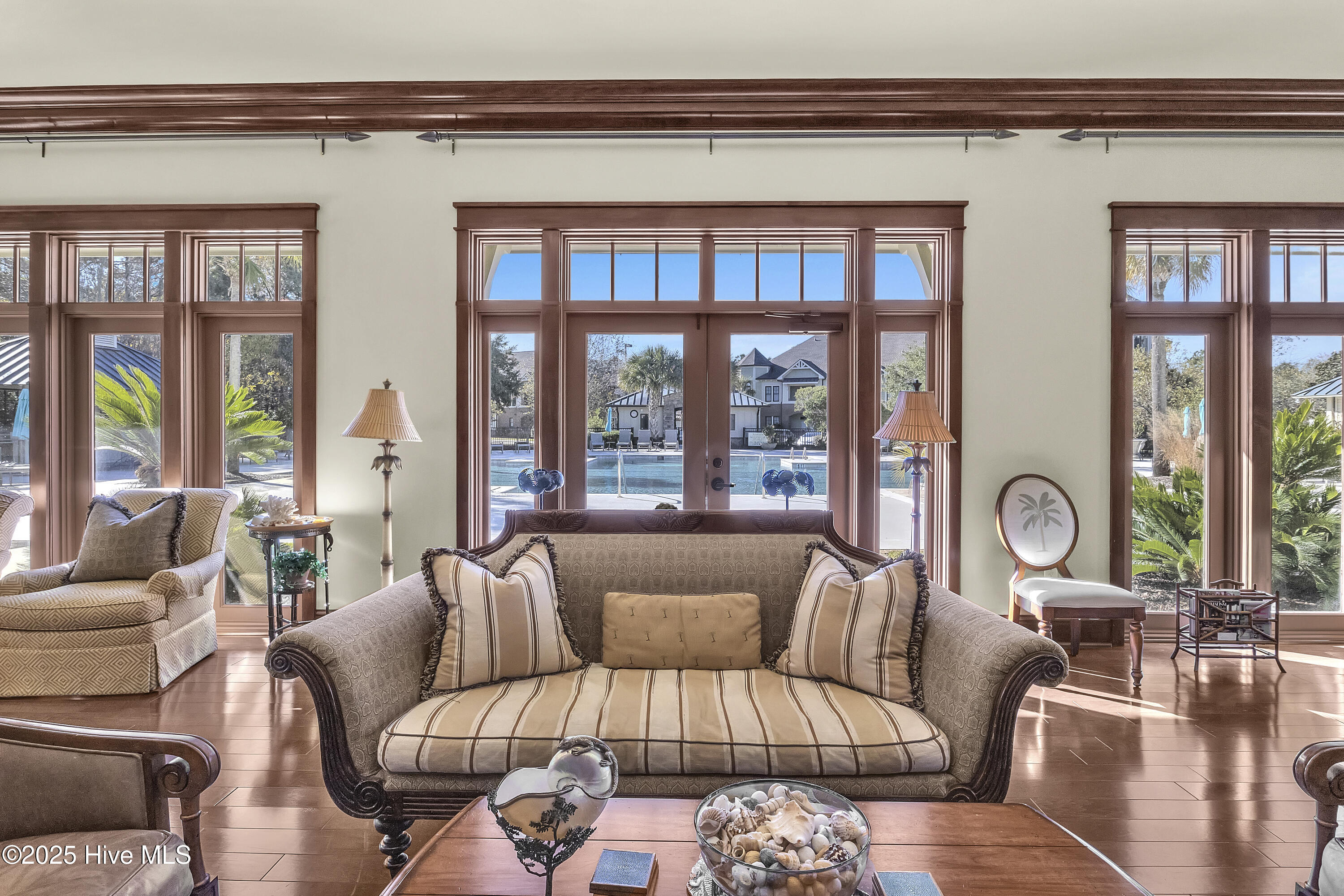 100541571 | Photo 37