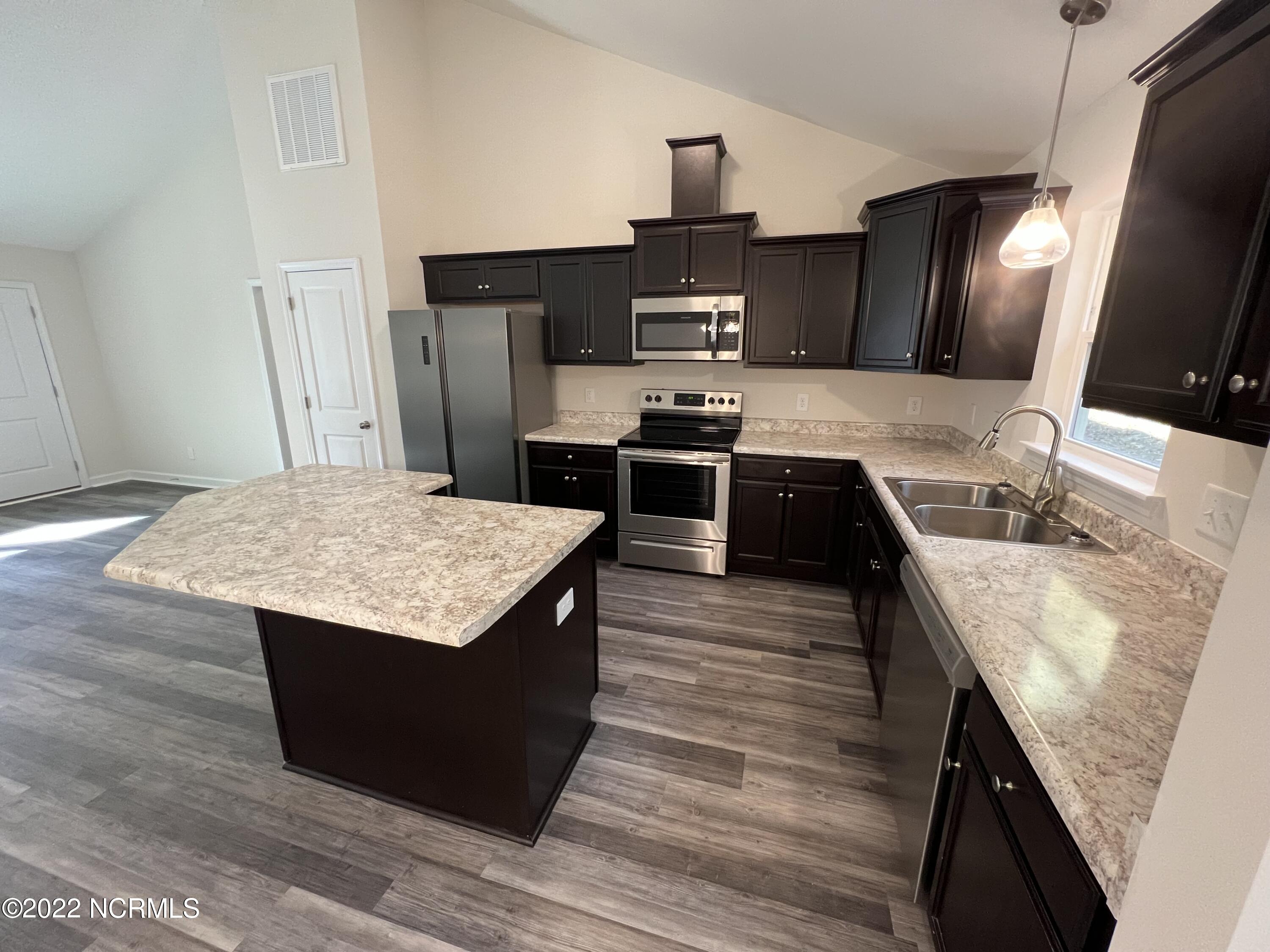 100557445 | Photo 20