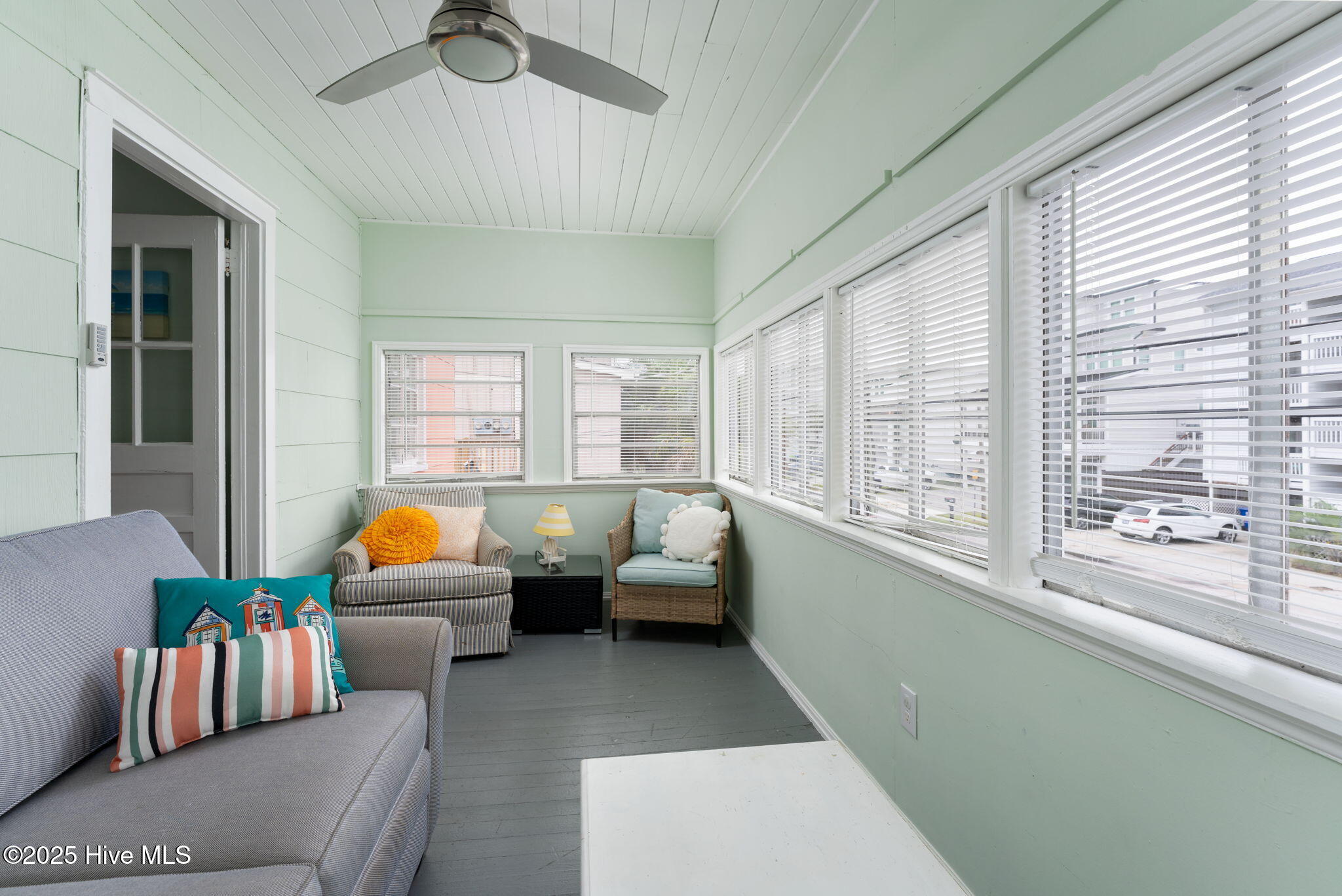 100534181 | Photo 47