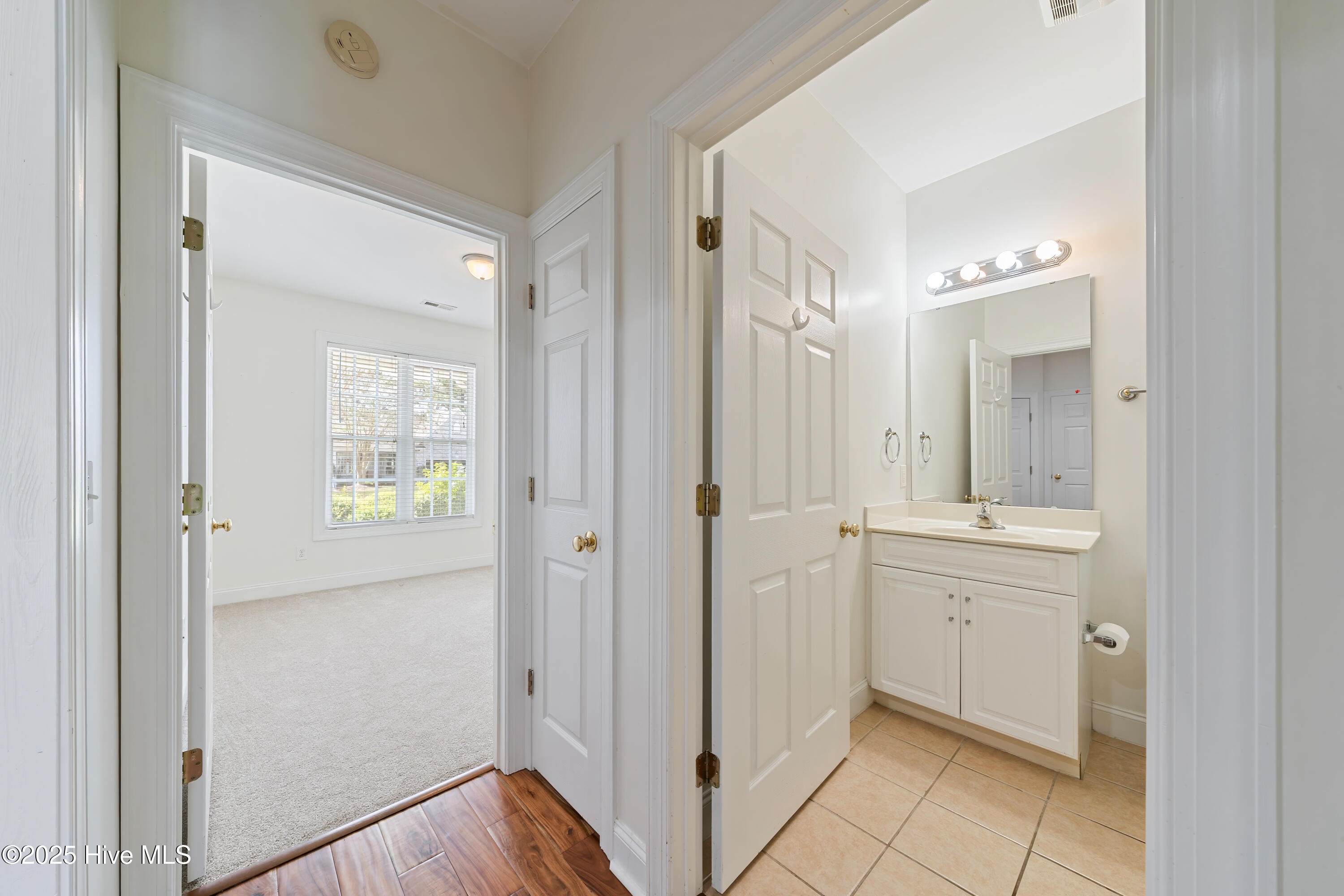 100535127 | Photo 23