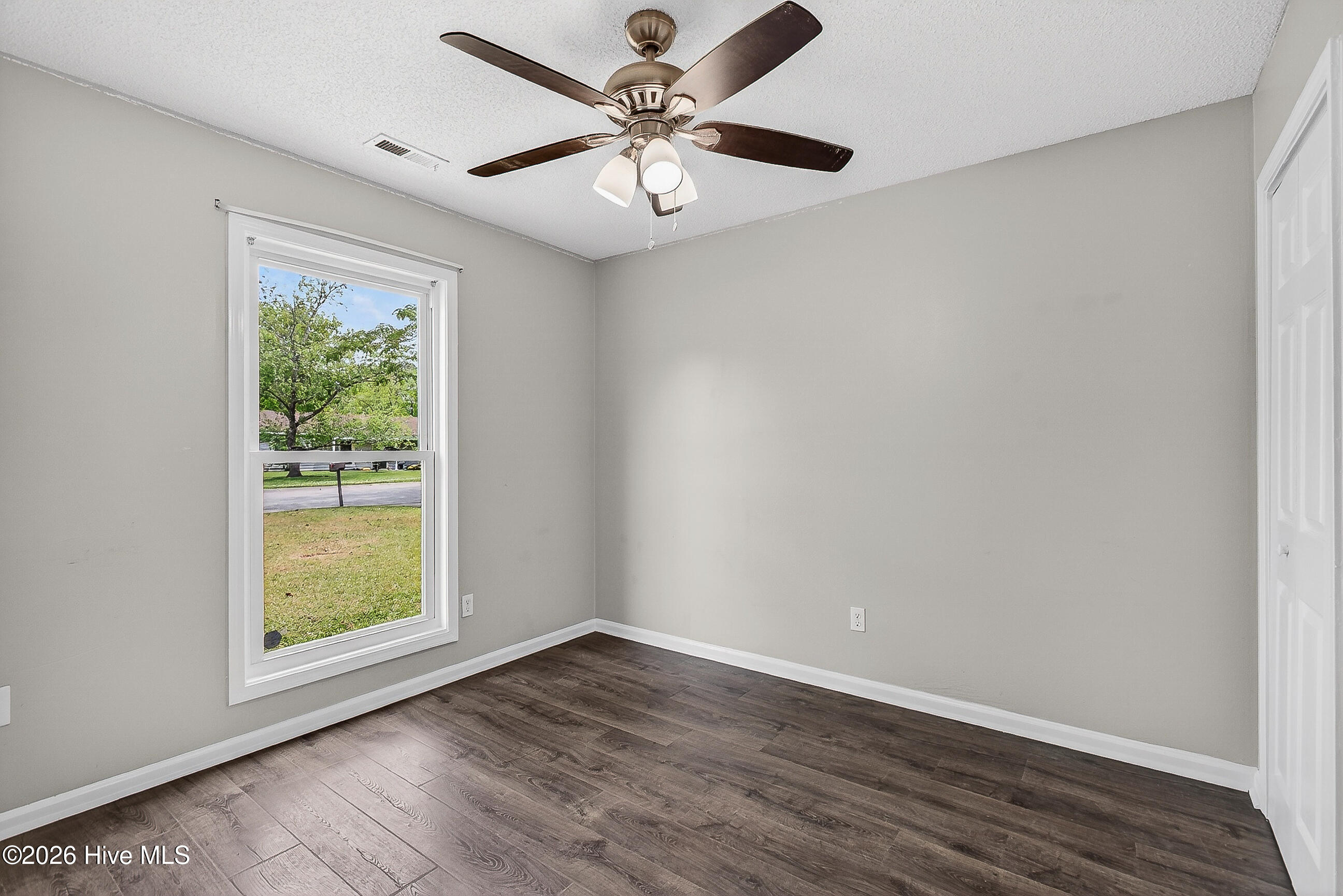 100570580 | Photo 22