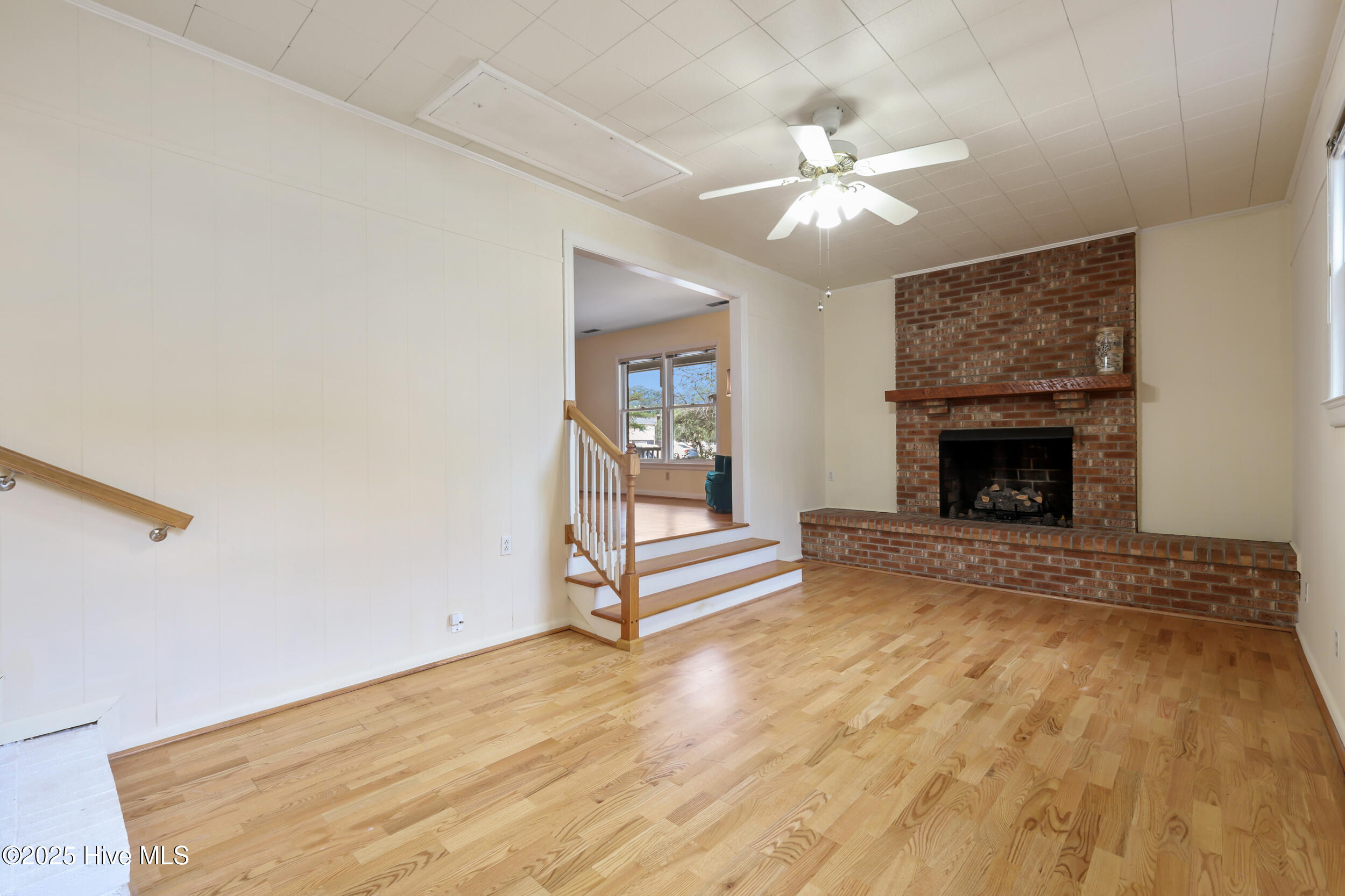 100533068 | Photo 14