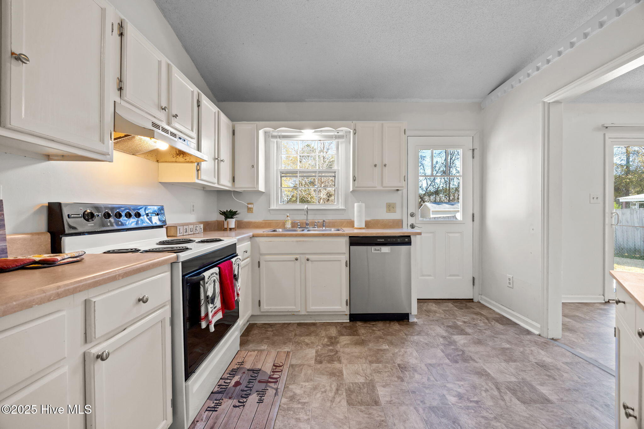 100546209 | Photo 11