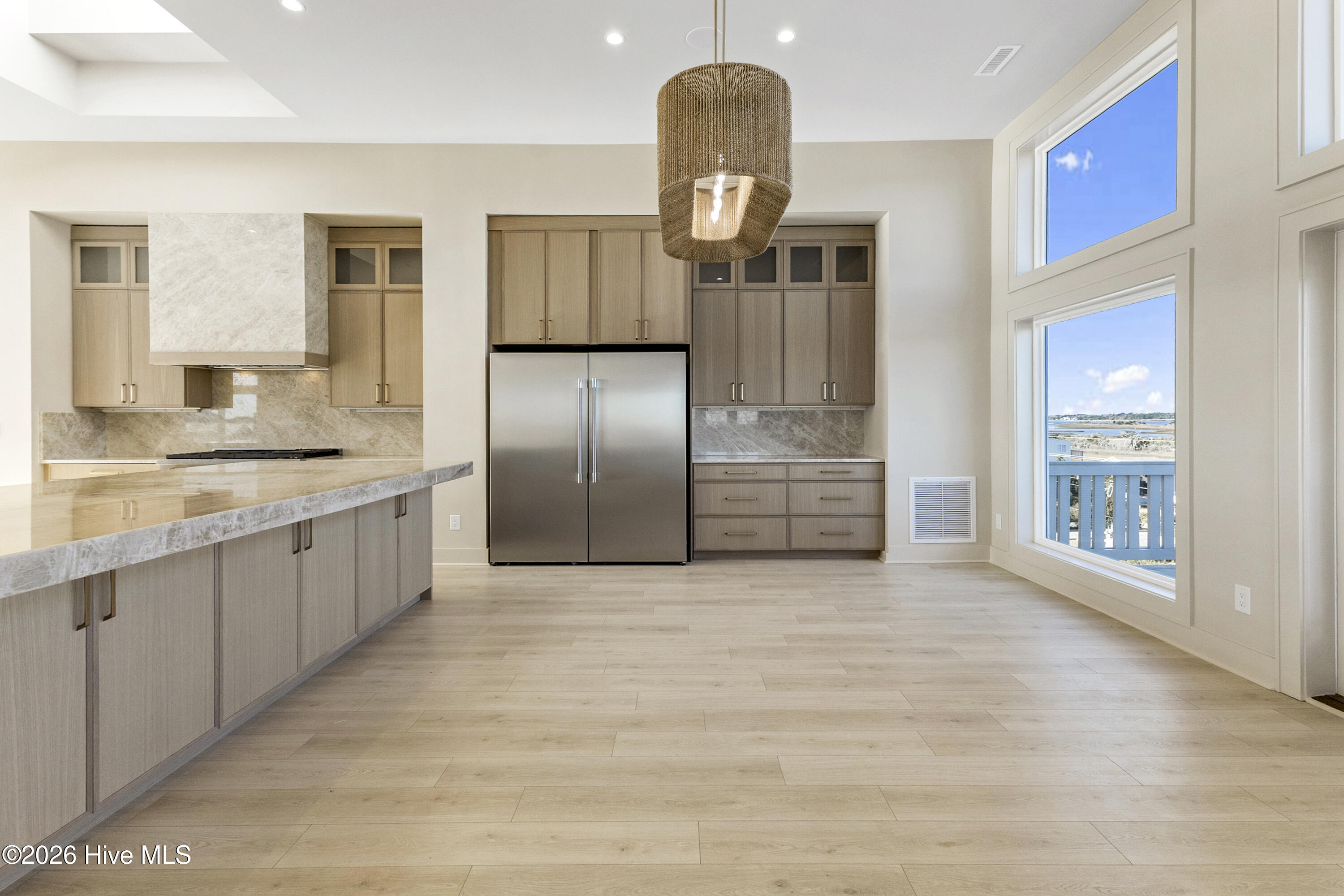 100551953 | Photo 34