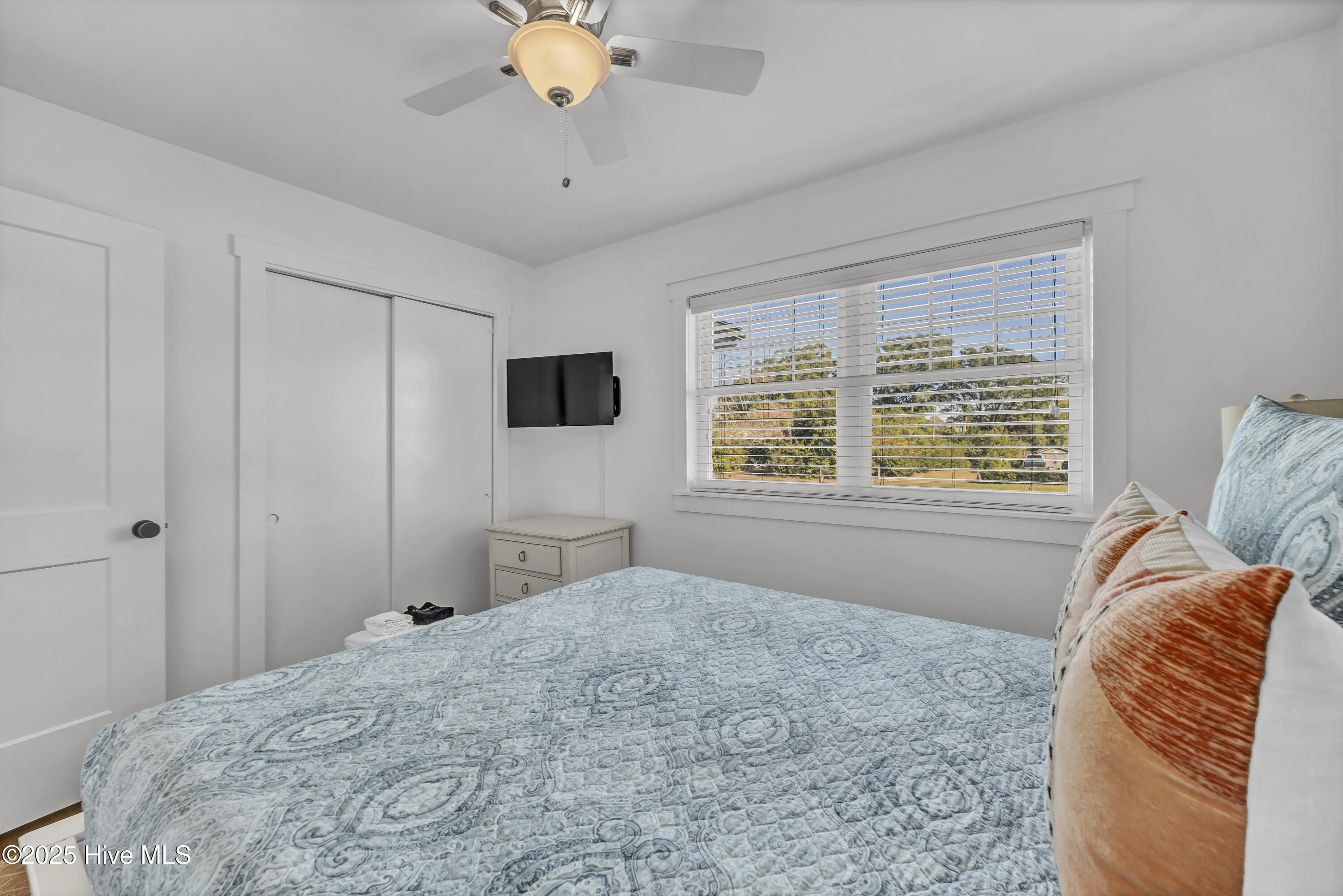 100541190 | Photo 13