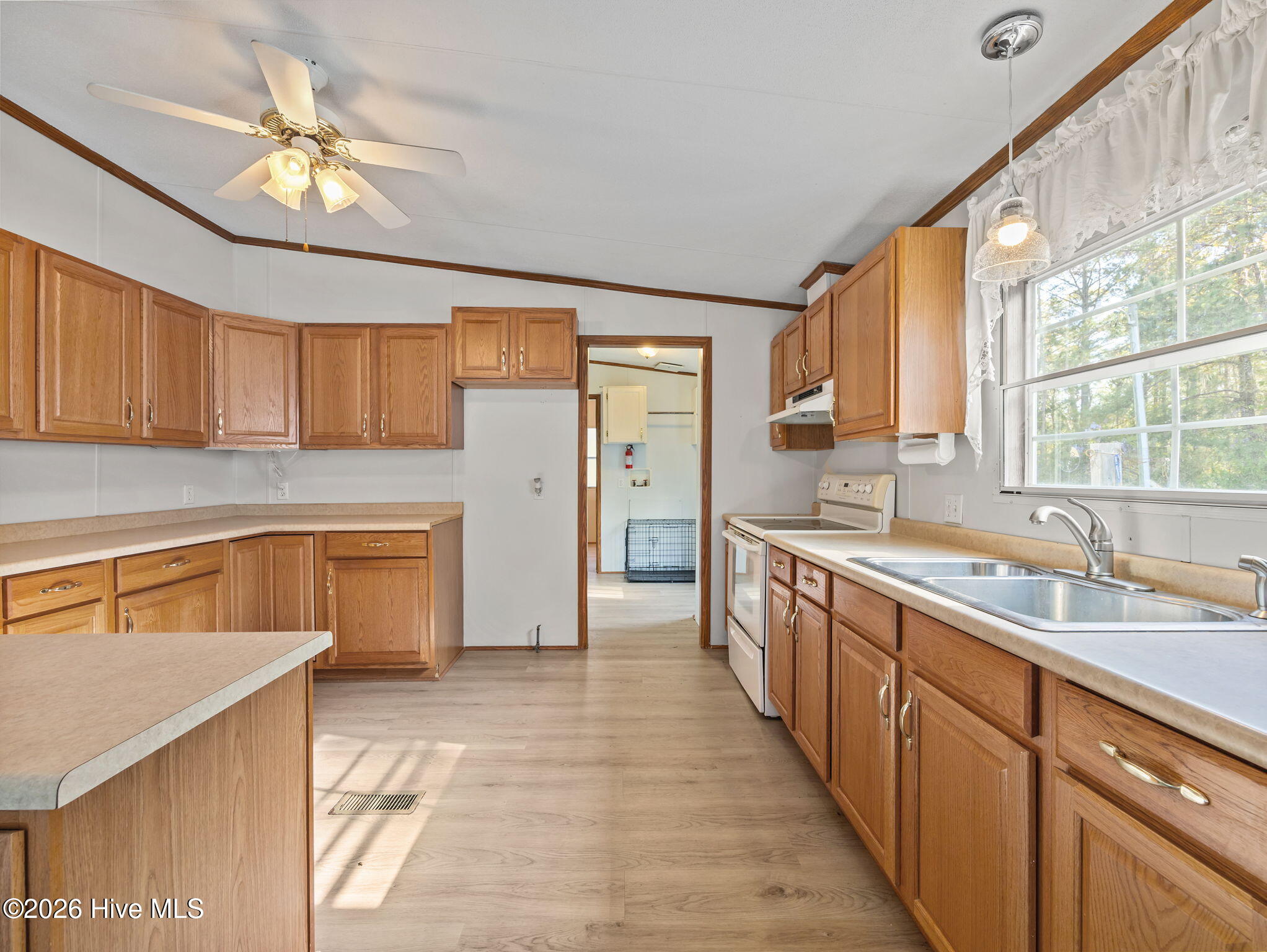 100565011 | Photo 16