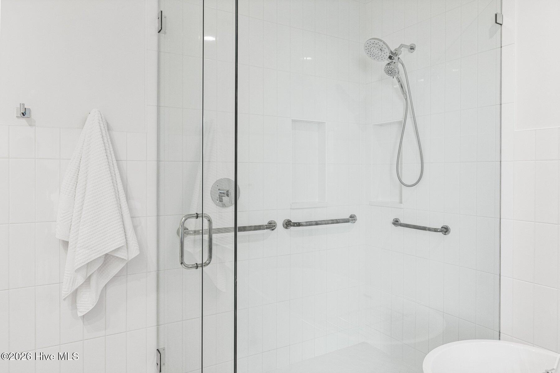 100560851 | Photo 28