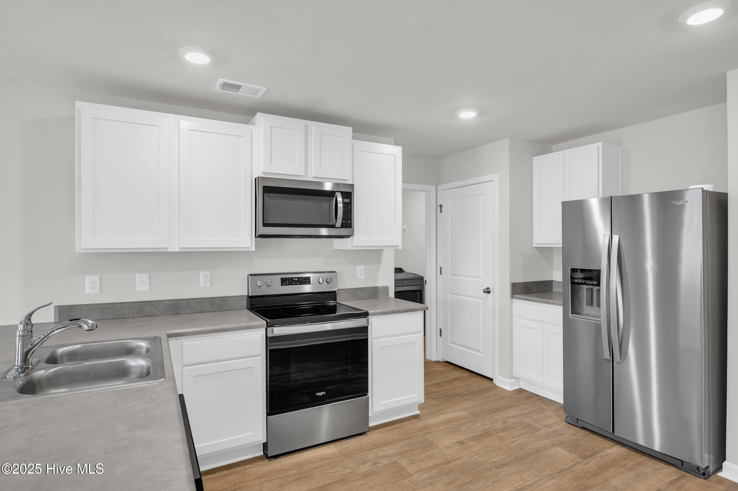 100546140 | Photo 13