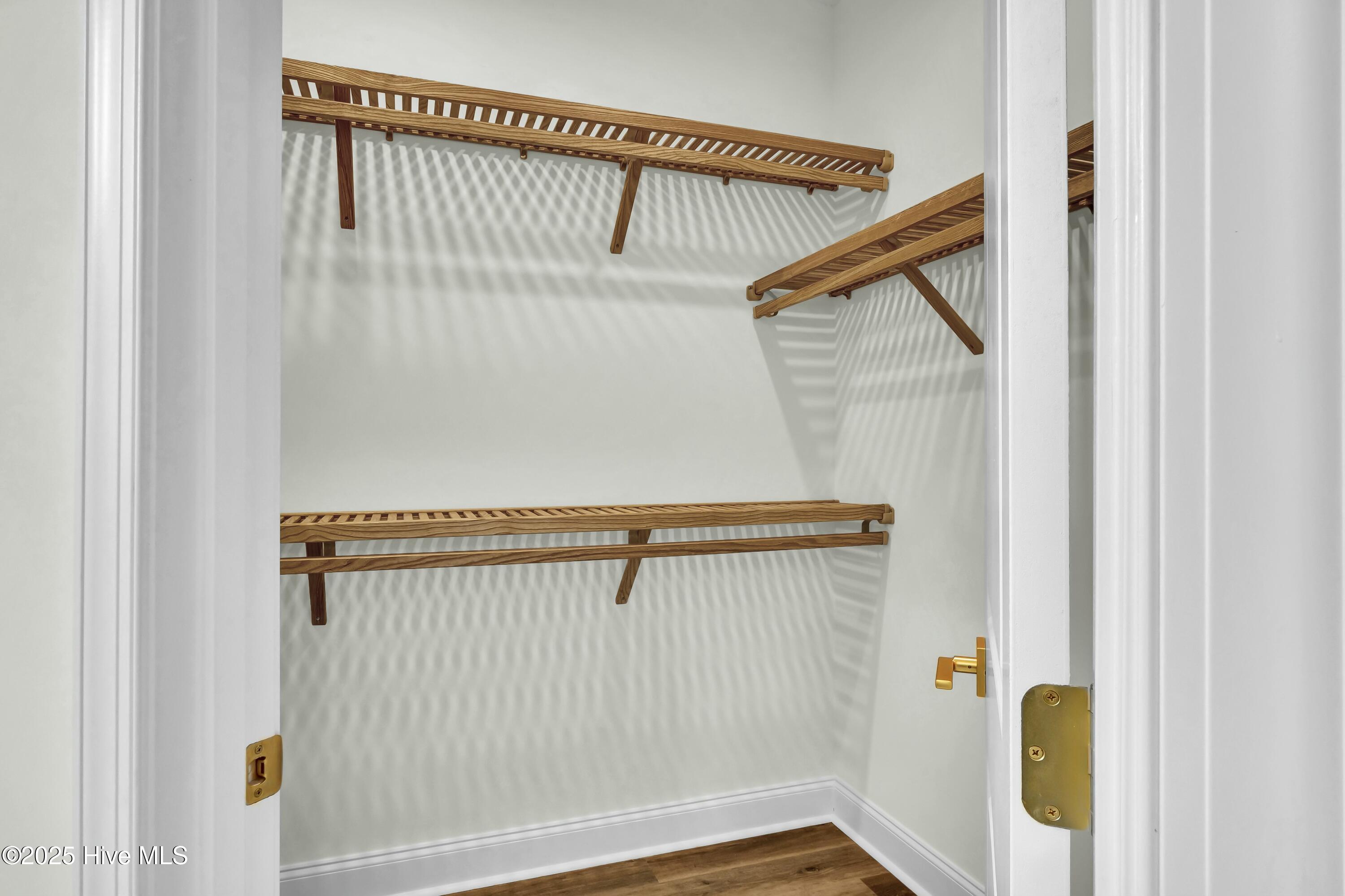 100486370 | Photo 20