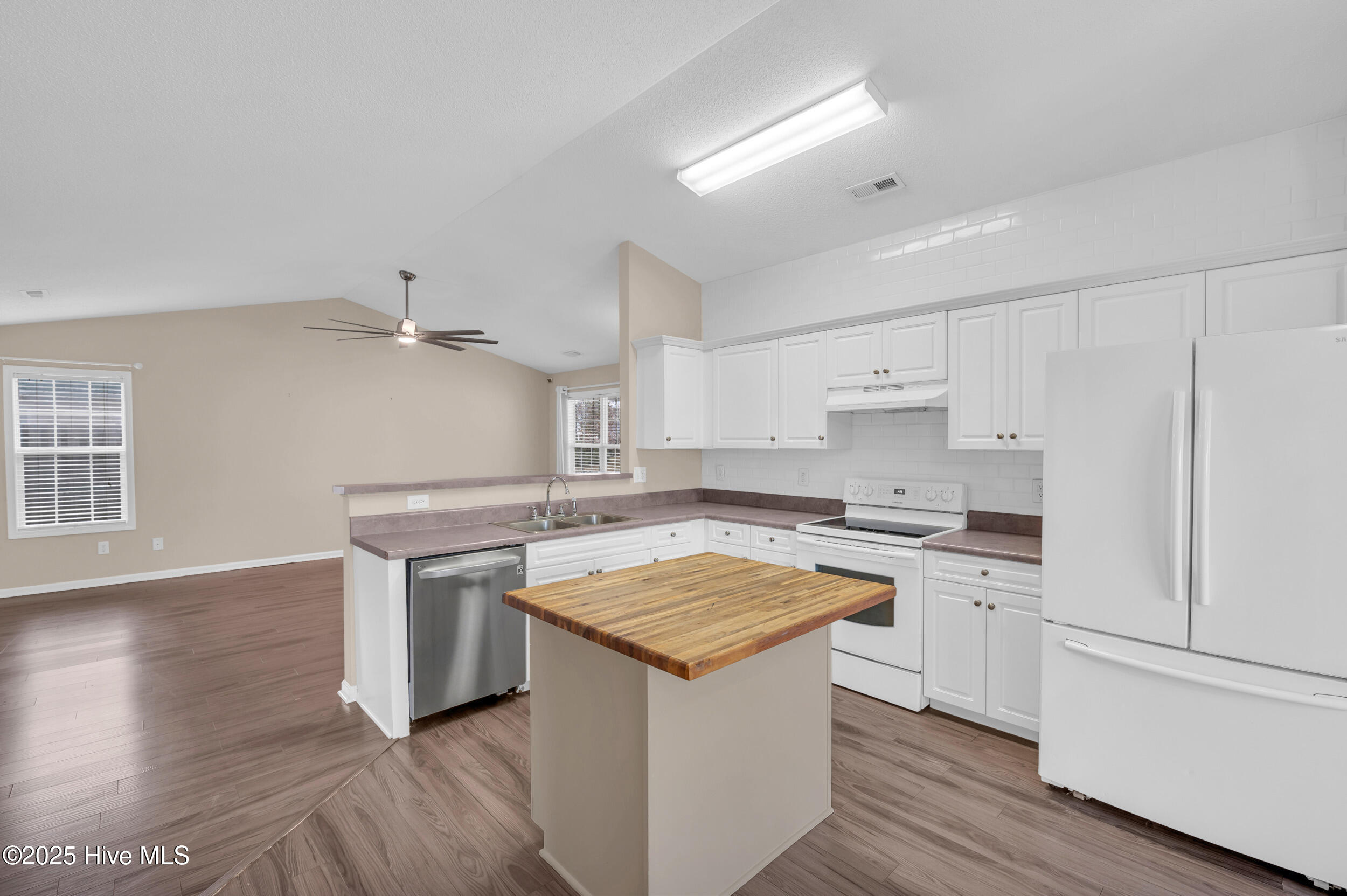 100543780 | Photo 10