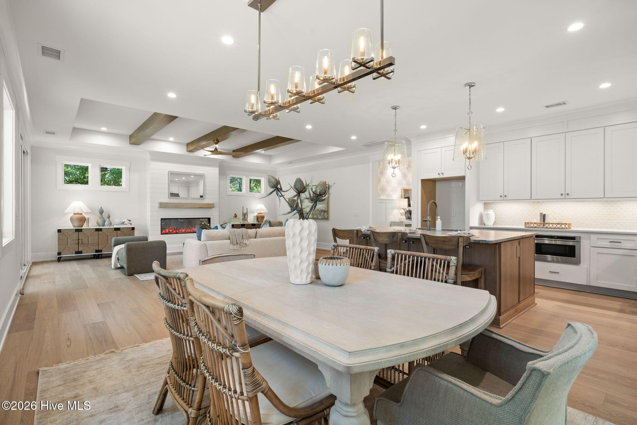 100568916 | Photo 23