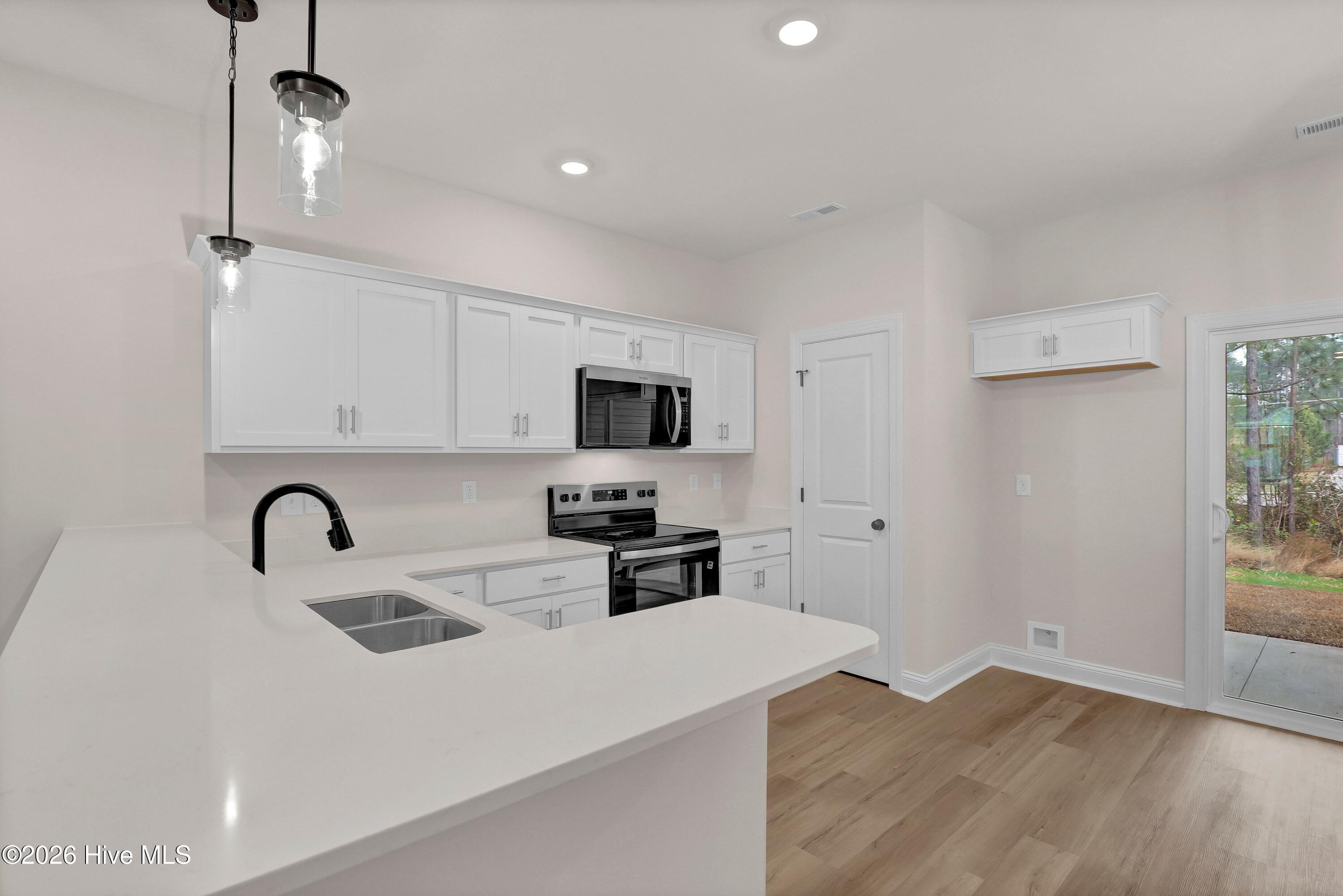 100559482 | Photo 11