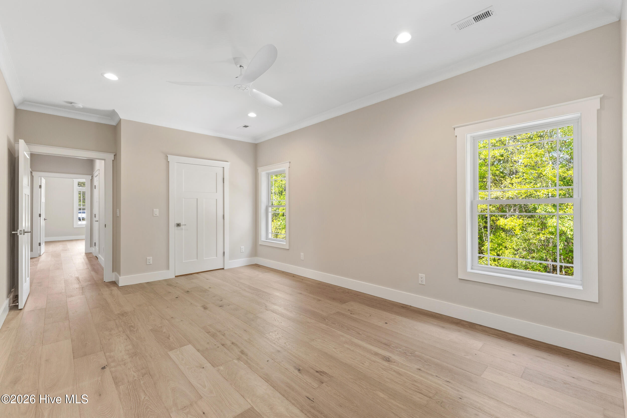 100566568 | Photo 37