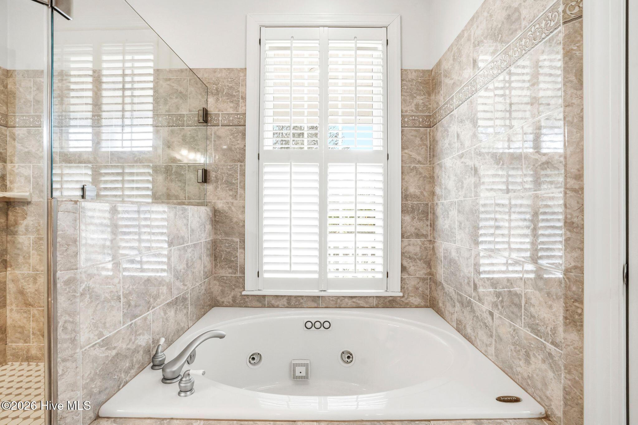 100563594 | Photo 41