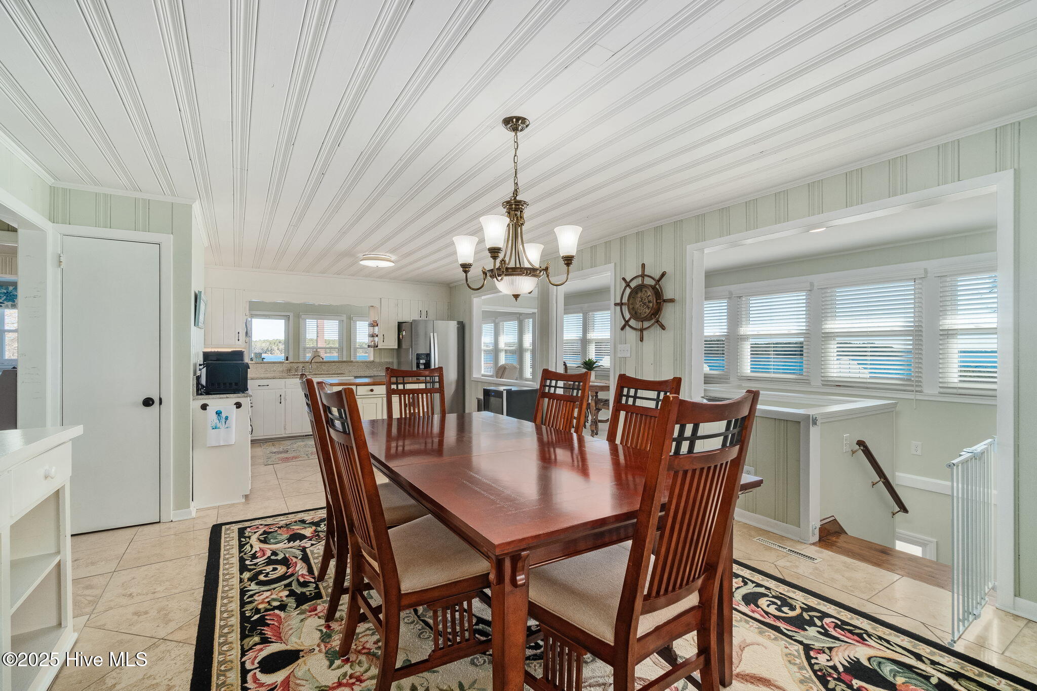 100491390 | Photo 23