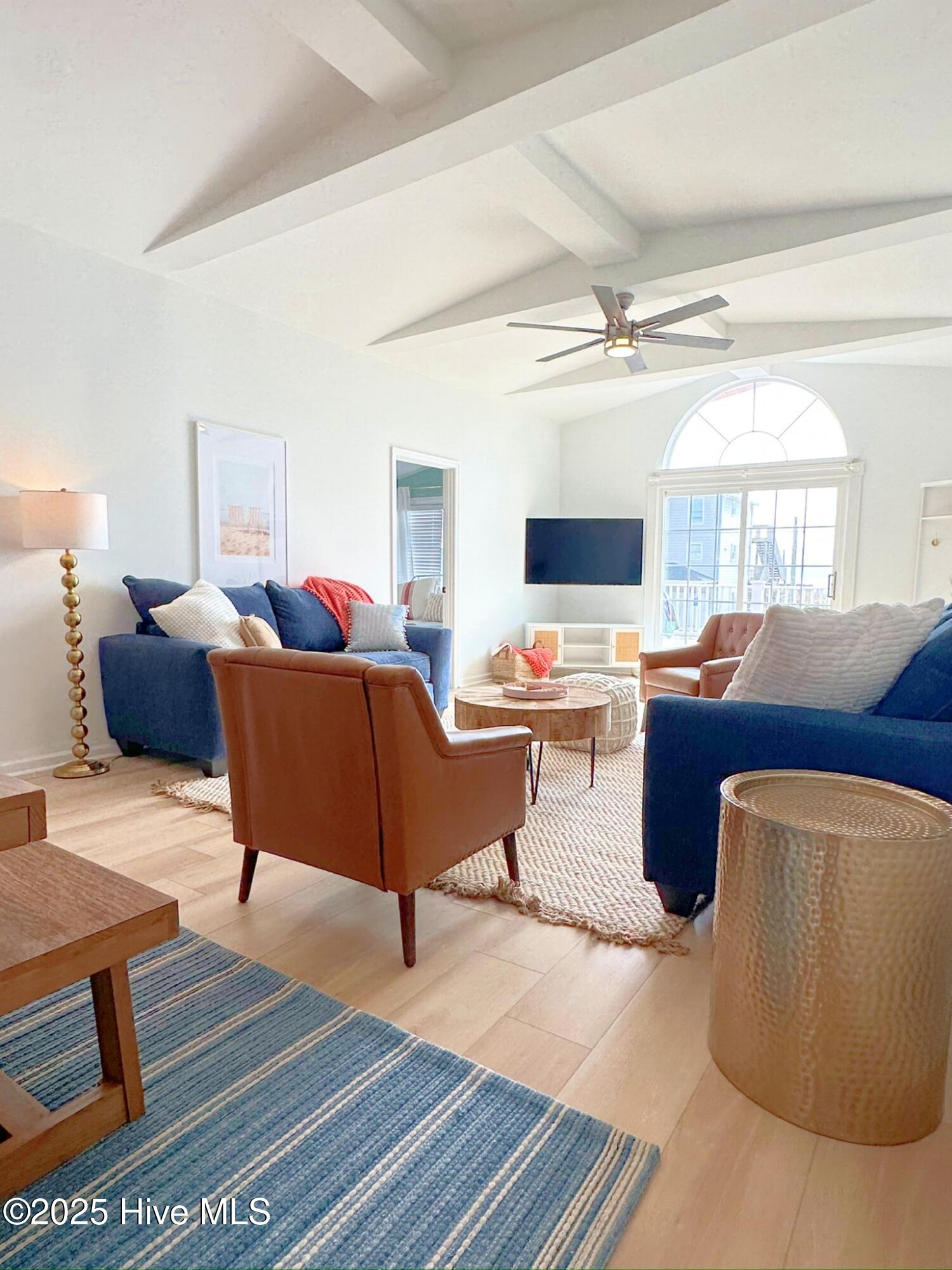 100522389 | Photo 11