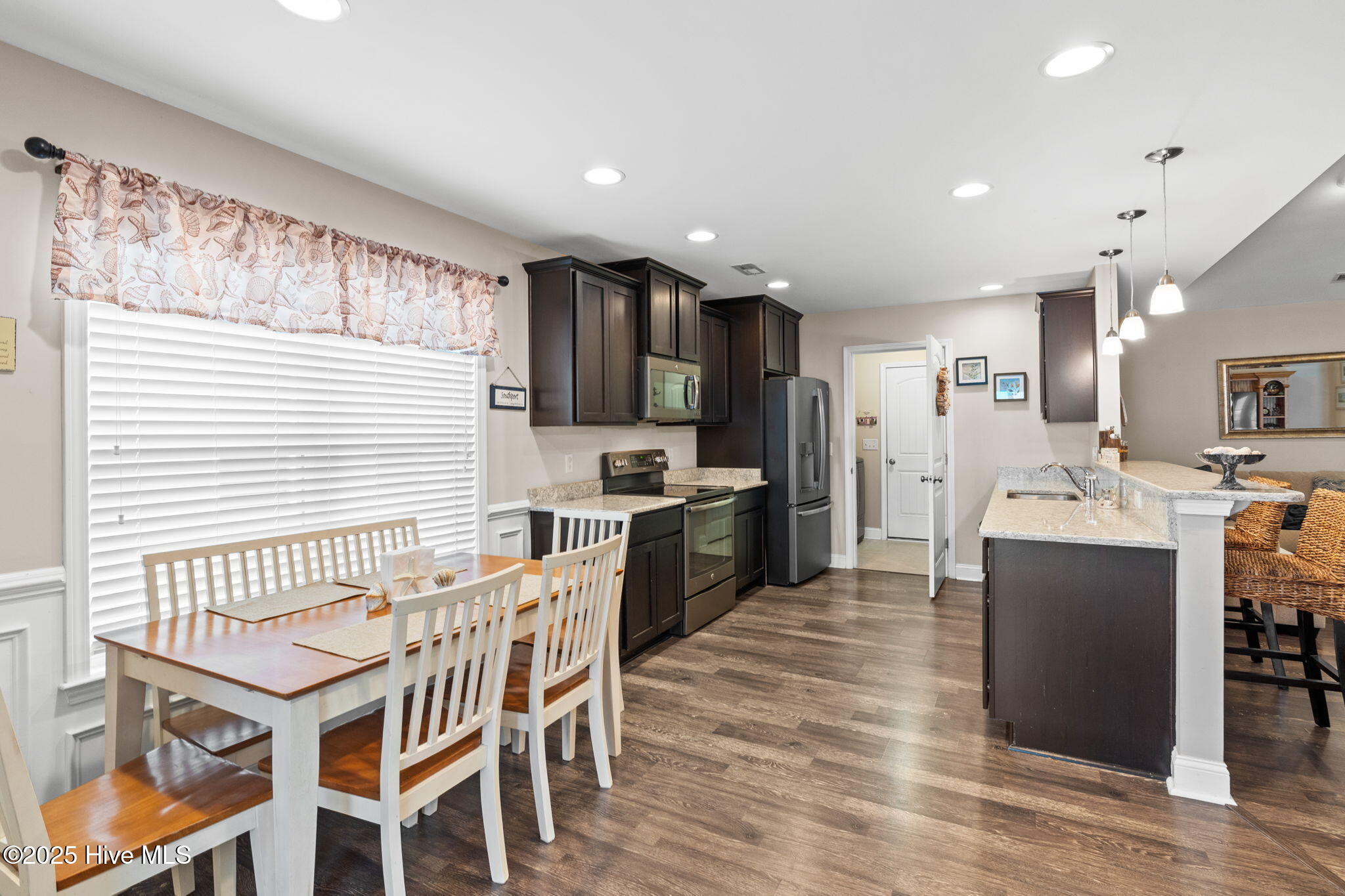 100546939 | Photo 14