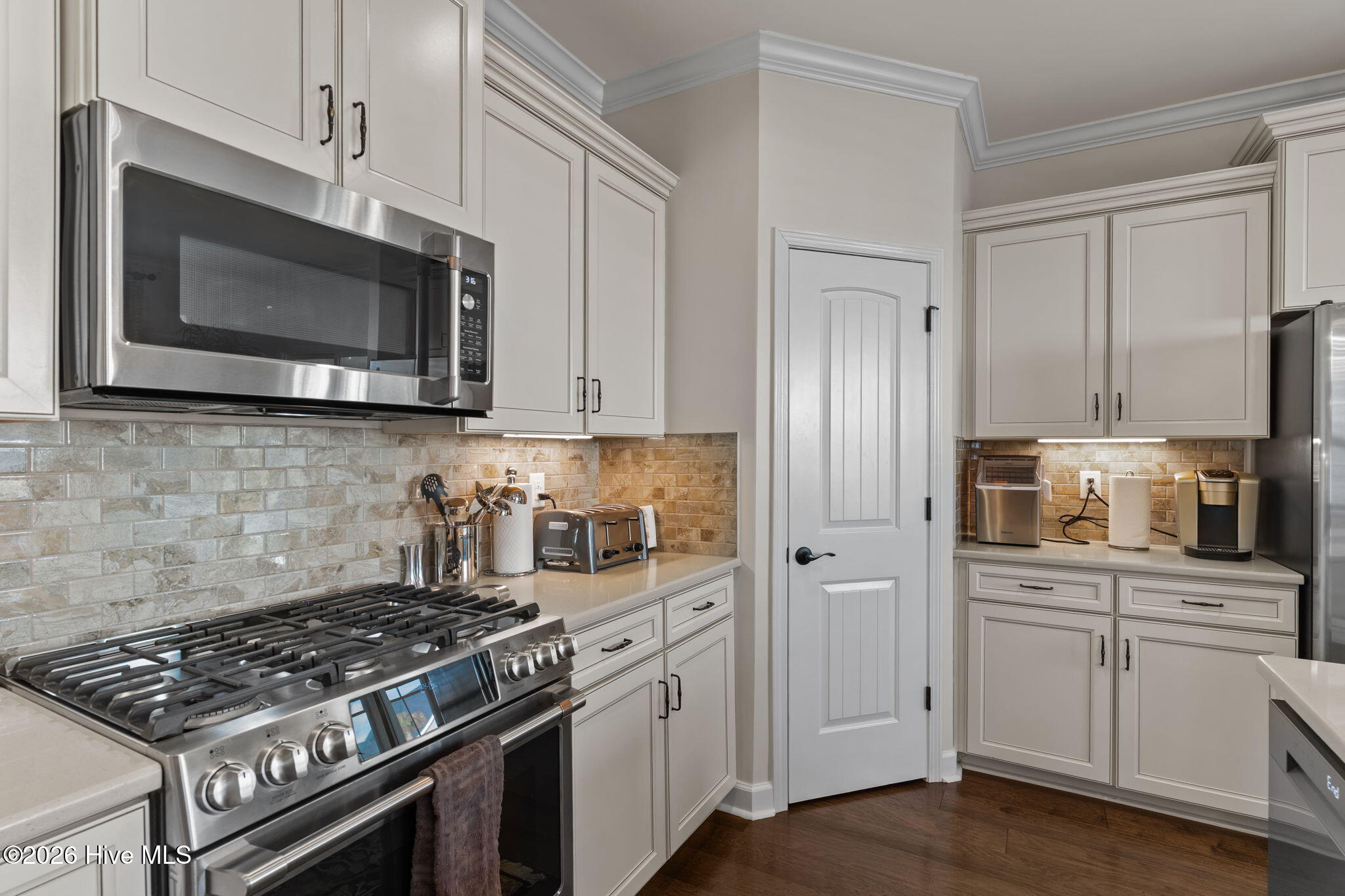 100557364 | Photo 18