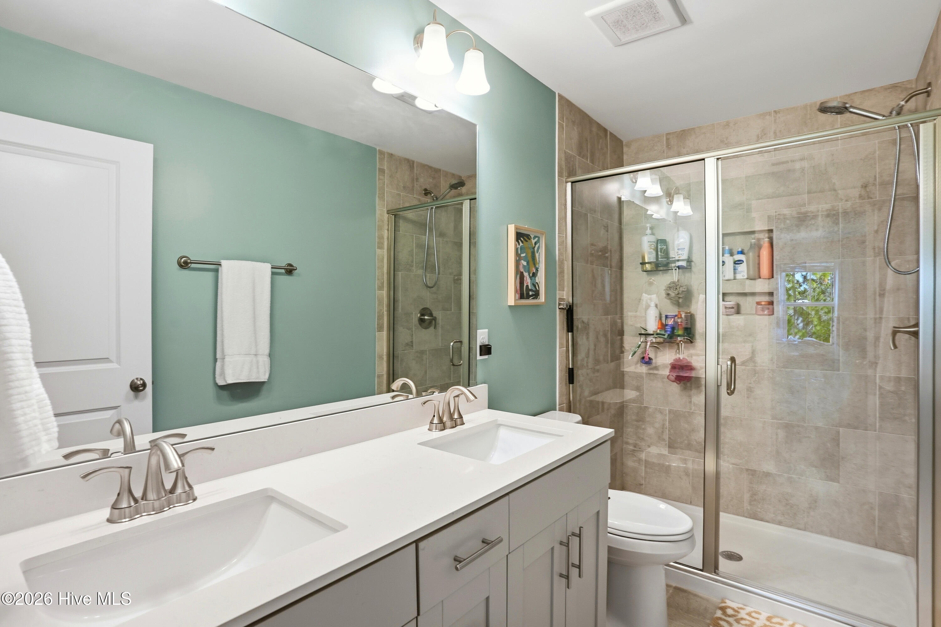 100555182 | Photo 24