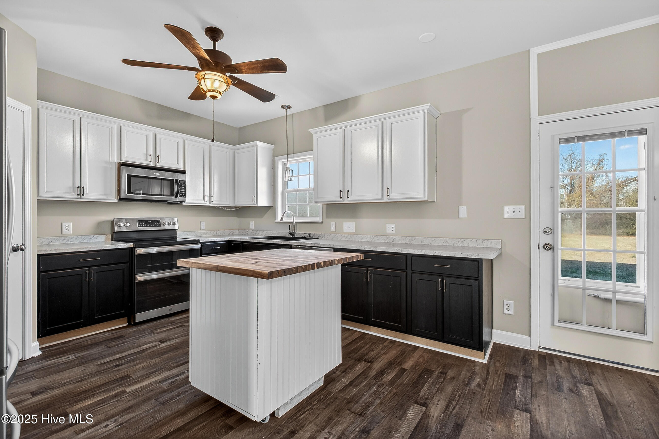 100547089 | Photo 10