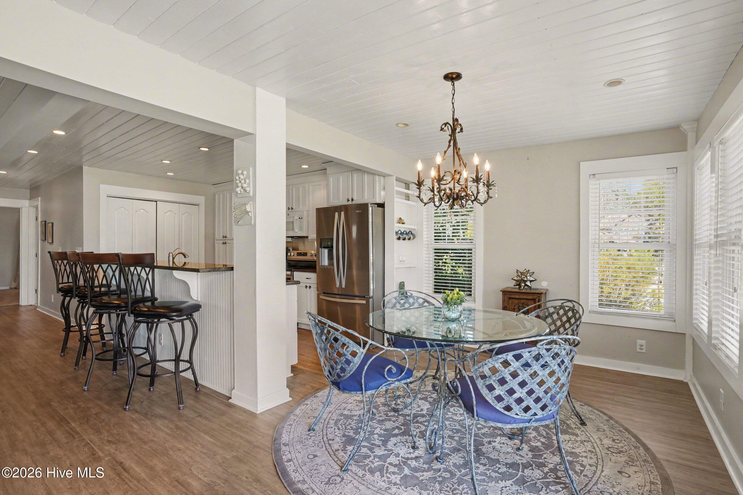 100561753 | Photo 11