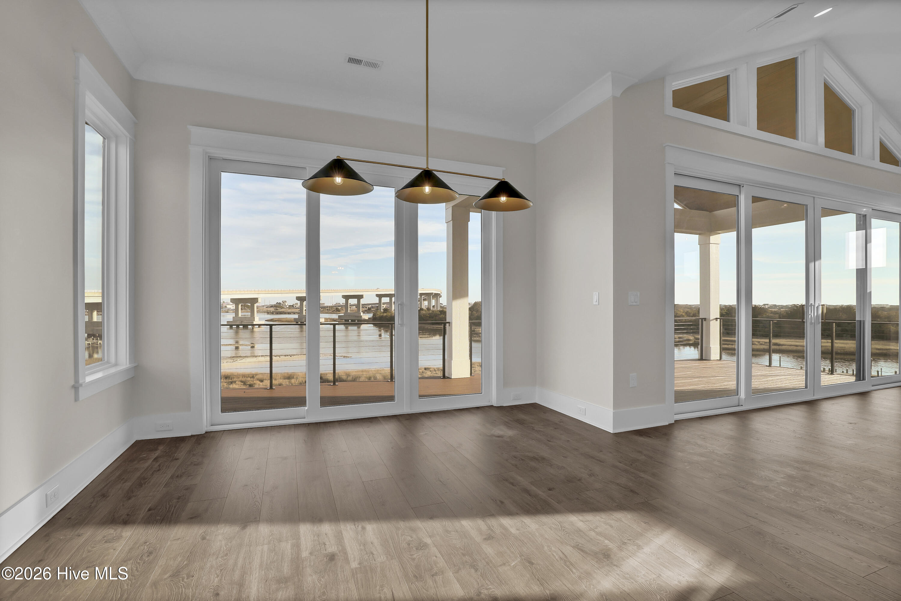 100556414 | Photo 22