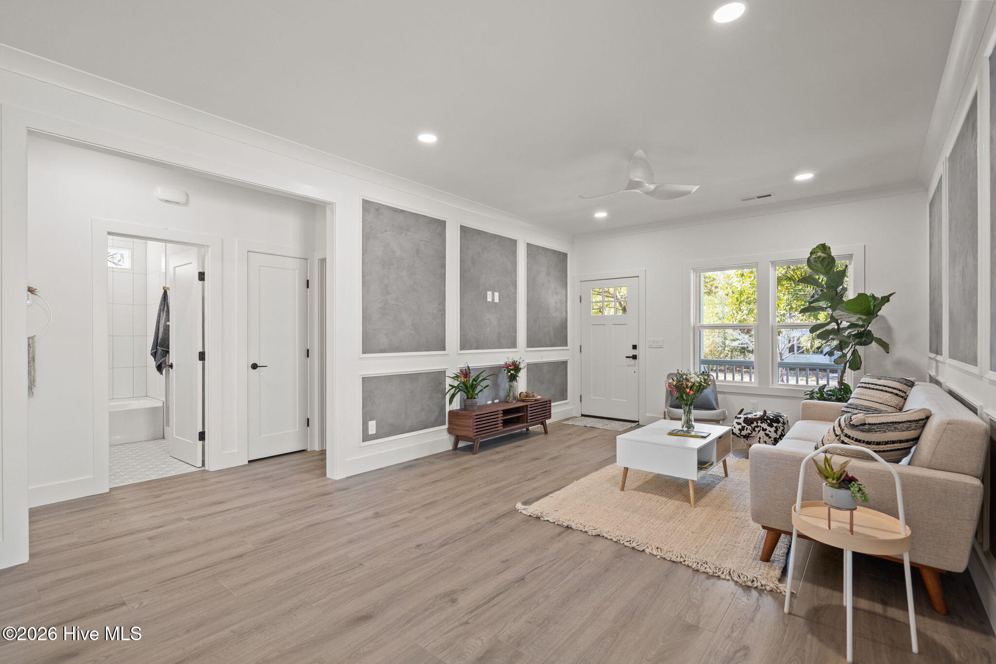 100553901 | Photo 11