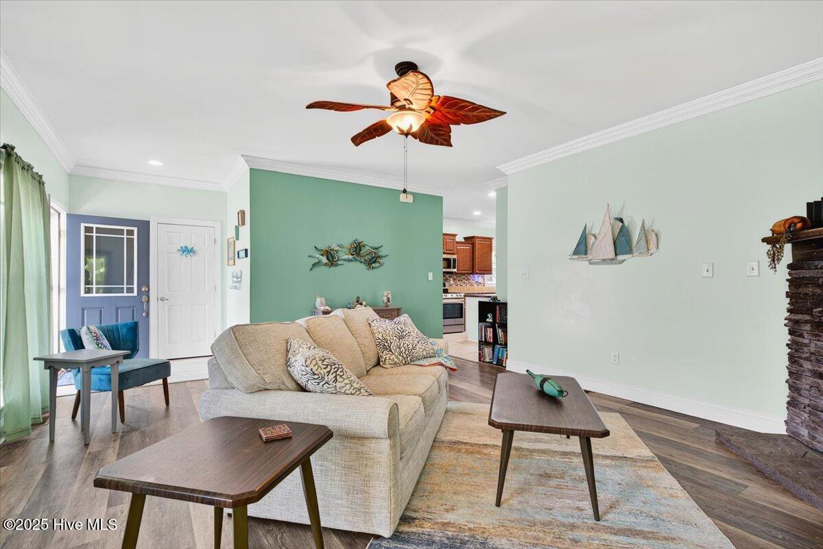 100534389 | Photo 11