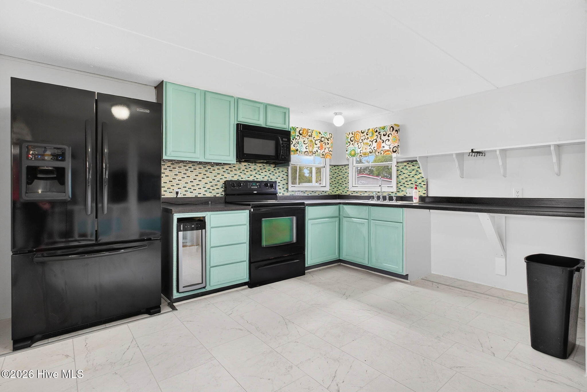 100564945 | Photo 11