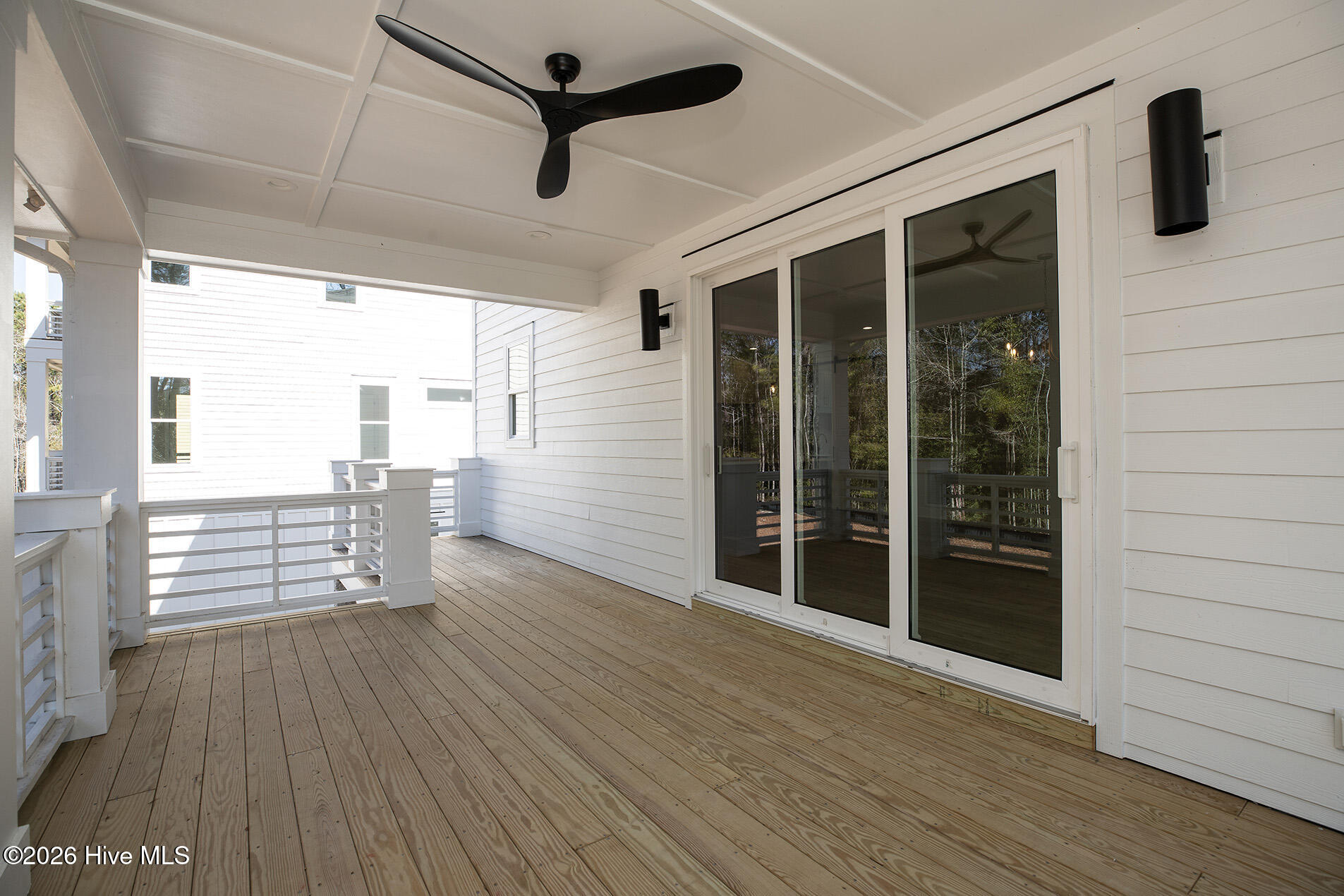 100555900 | Photo 21