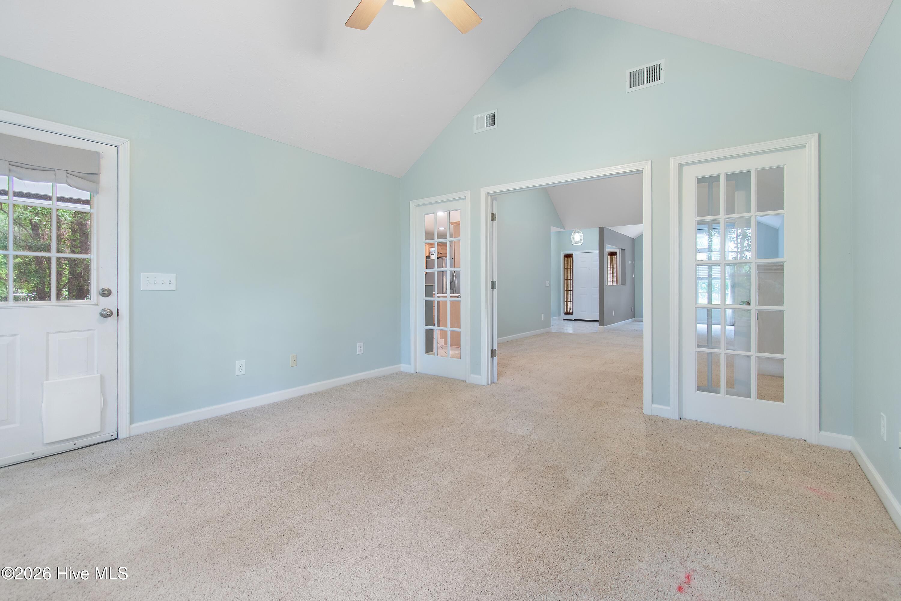 100570075 | Photo 12