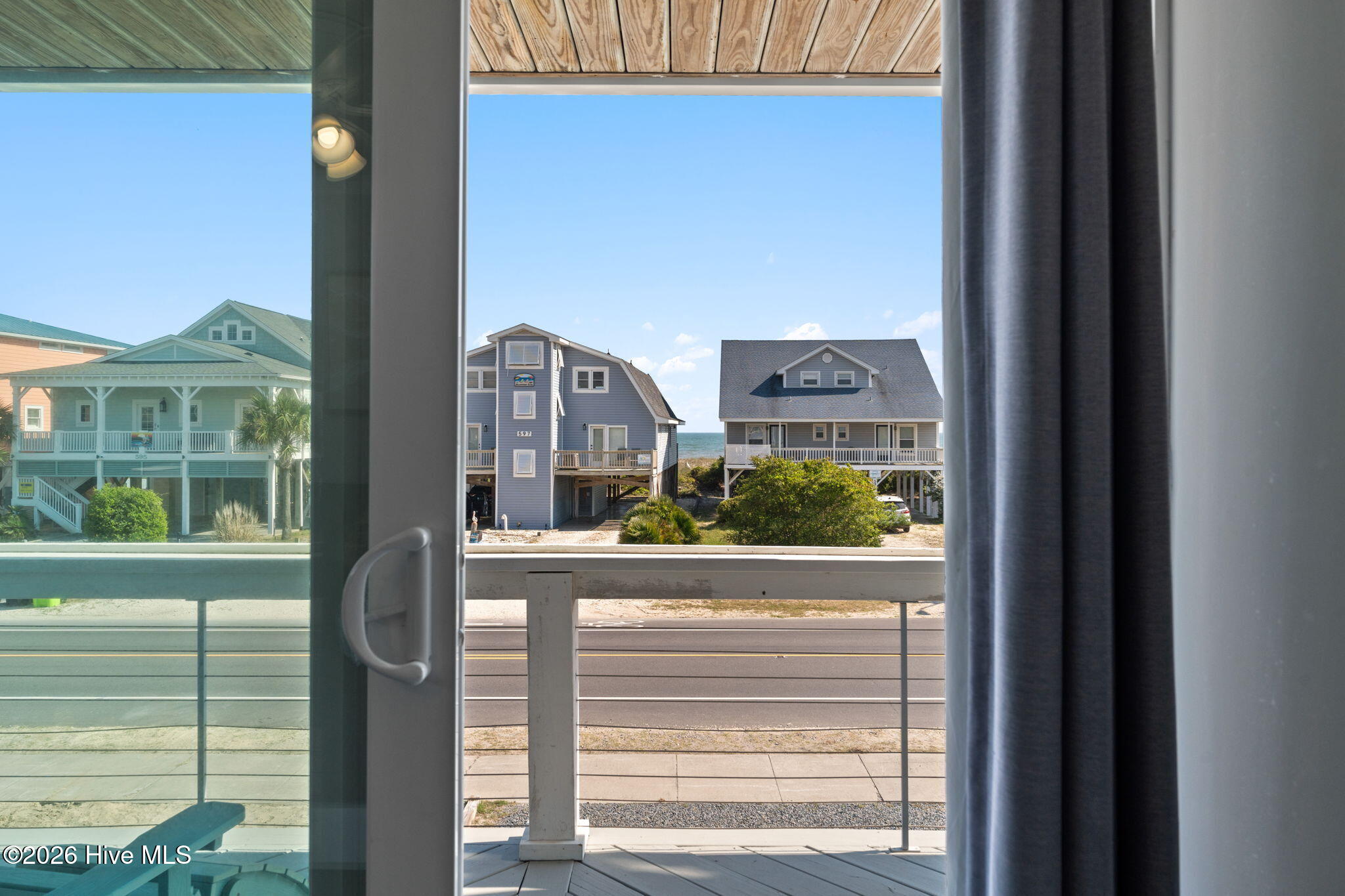 100568458 | Photo 43