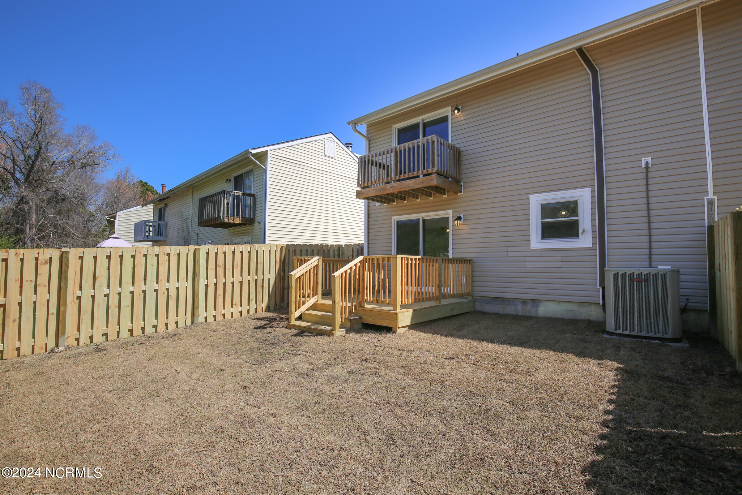 100557159 | Photo 38