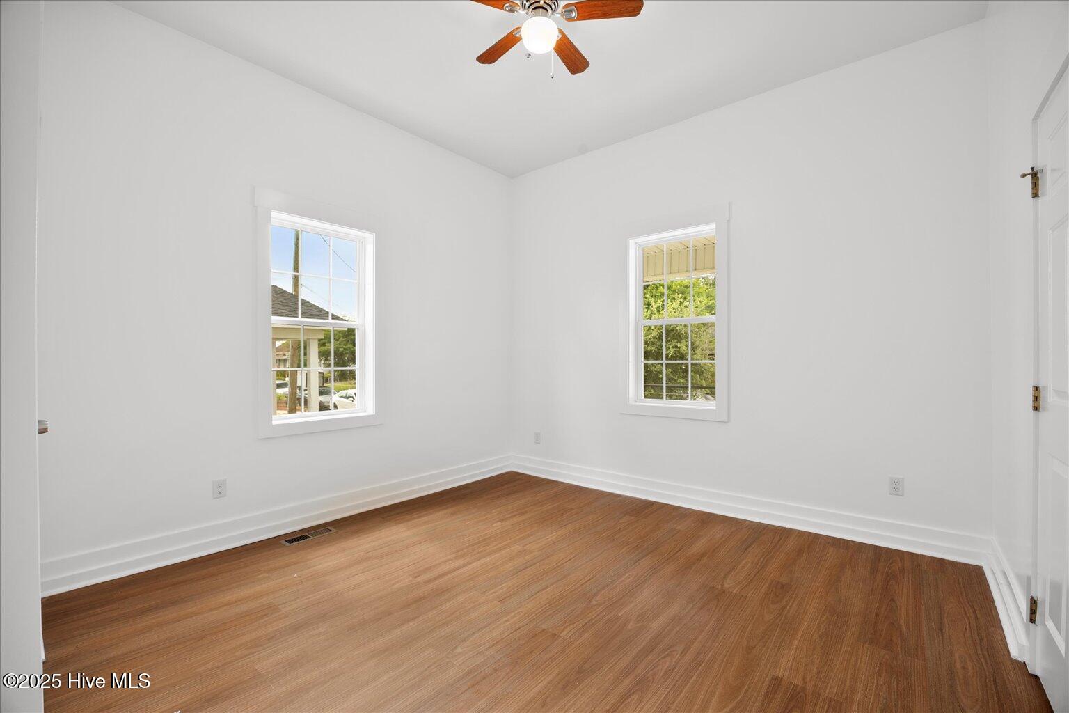 100519380 | Photo 23