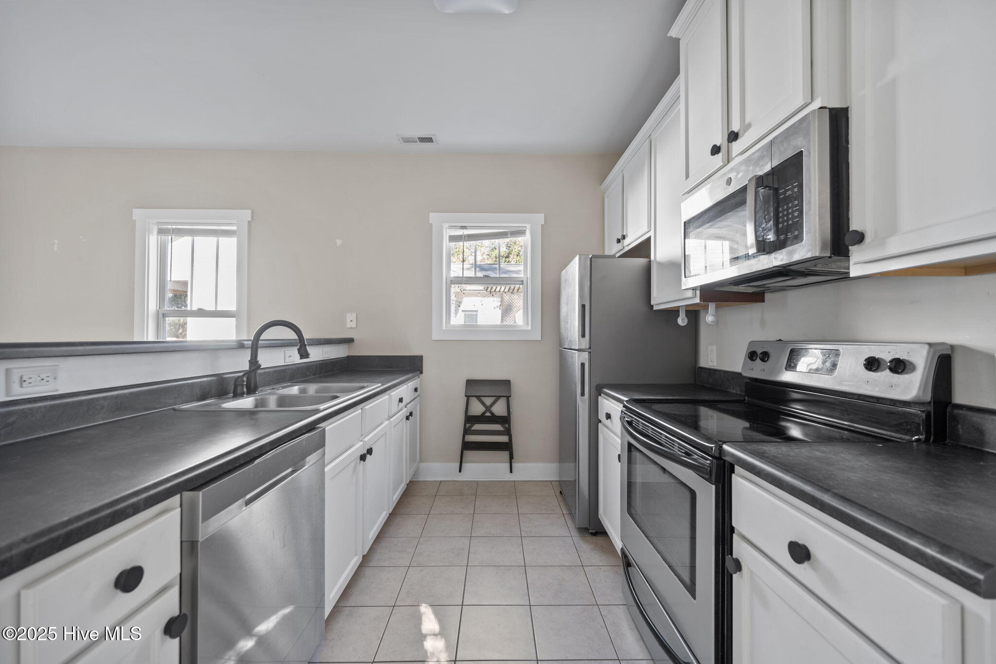 100544828 | Photo 23