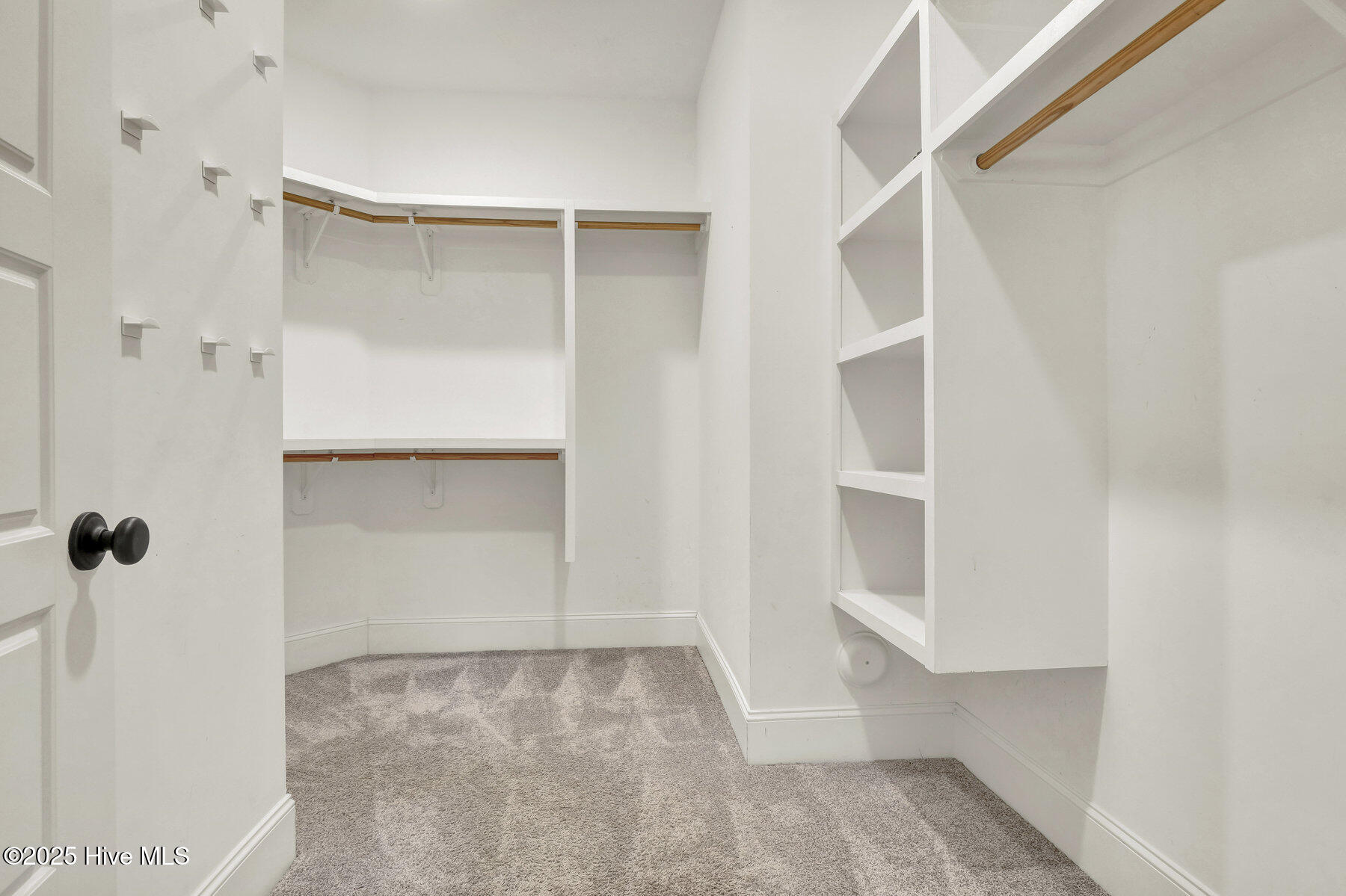 100544096 | Photo 32