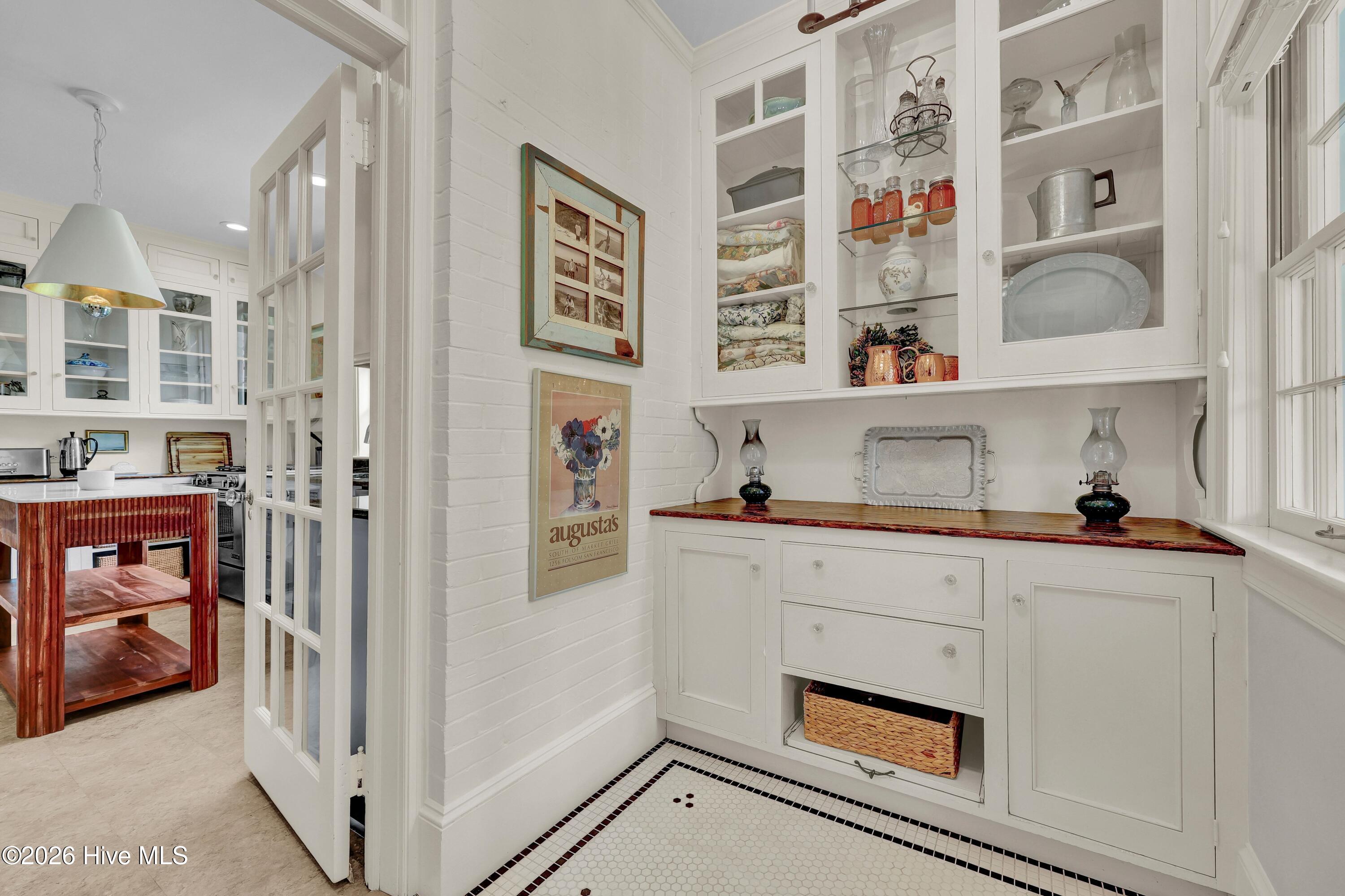 100570649 | Photo 27